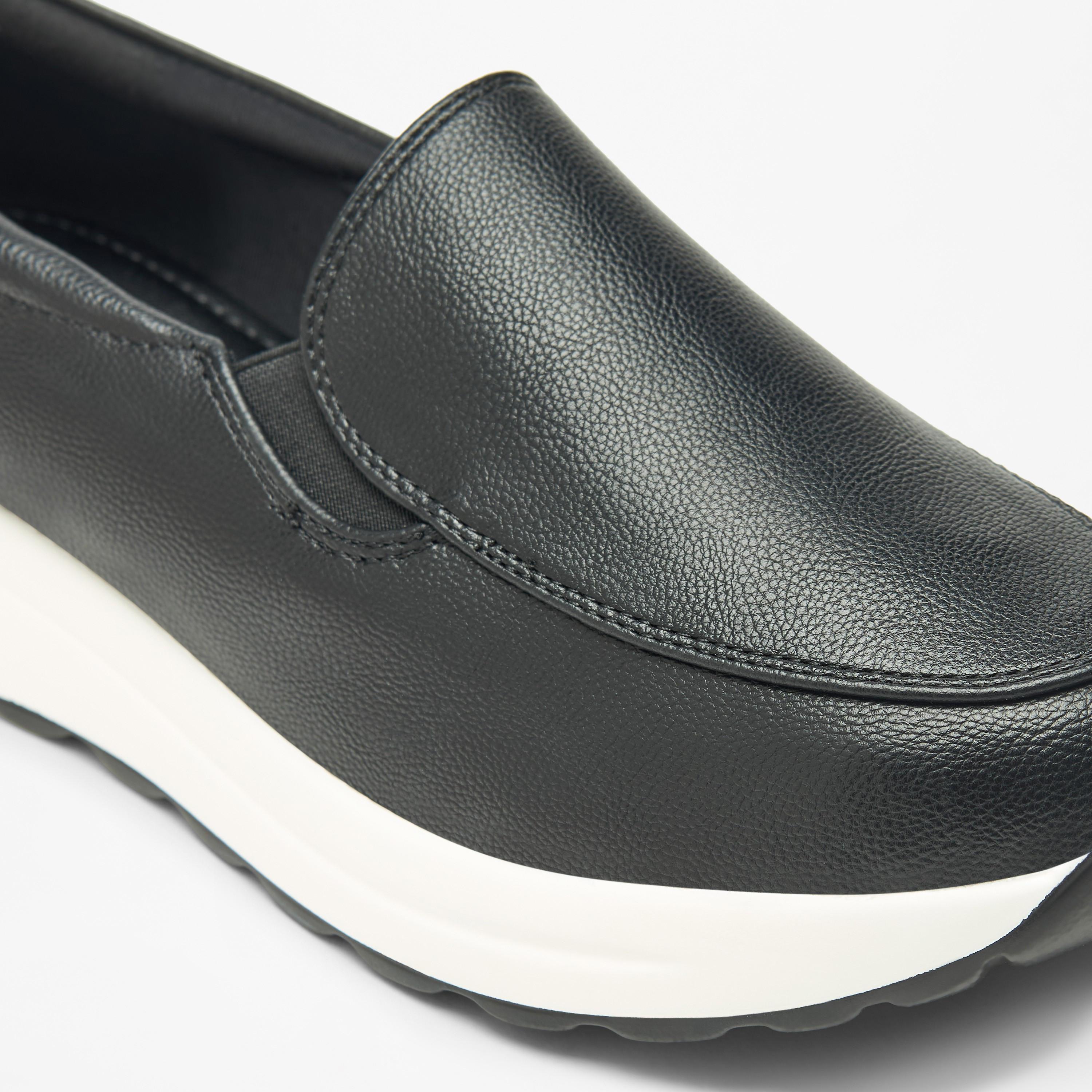 حذاء سادة سهل الارتداء بكعب بلاتفورم من فلورا بيلا-women-shoes-loafersandmoccasins-image-5