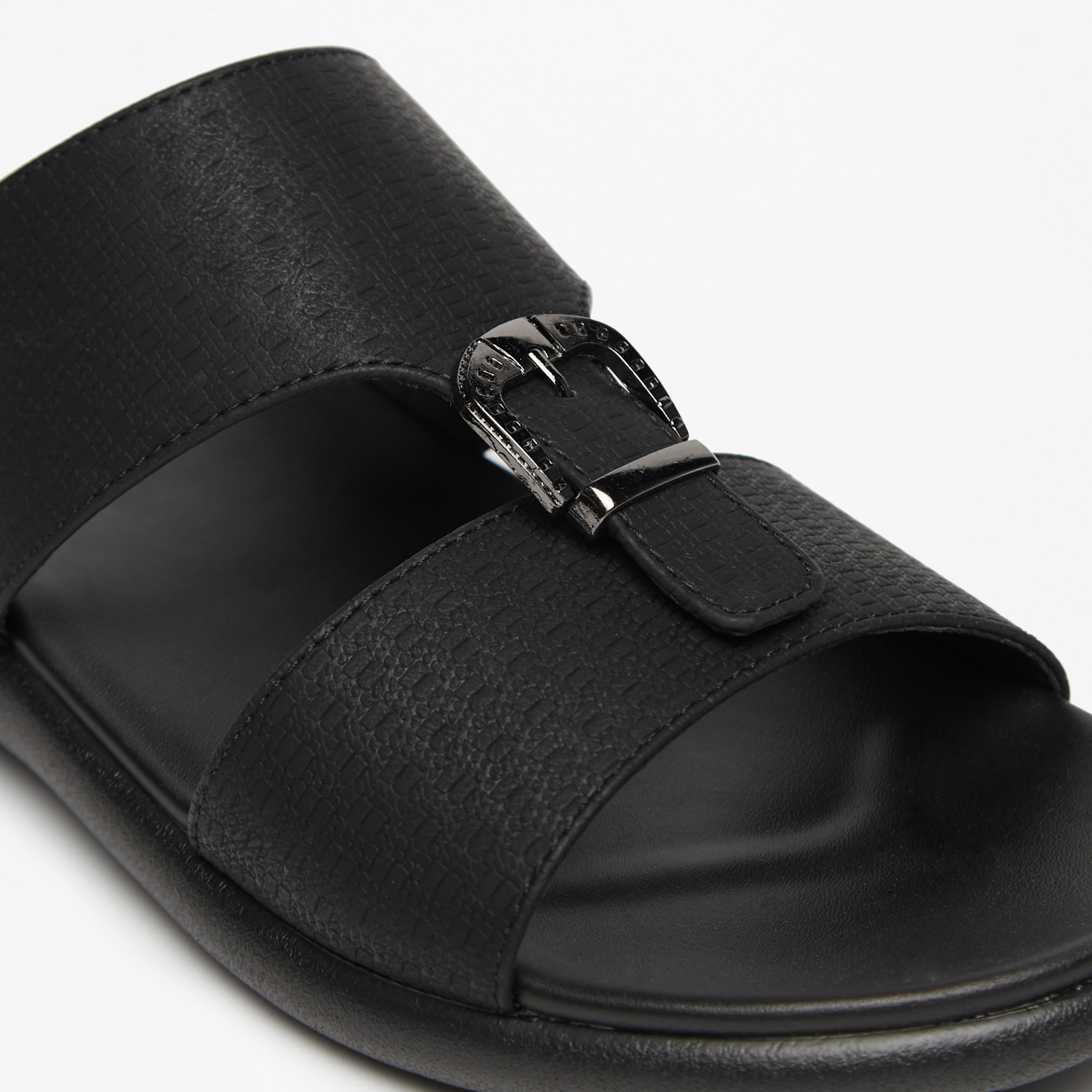 صندل مريح سهل الارتداء بإبزيم للرجال من إل بي إل من شو إكسبريس-cpmen-footwear-sandals-image-5