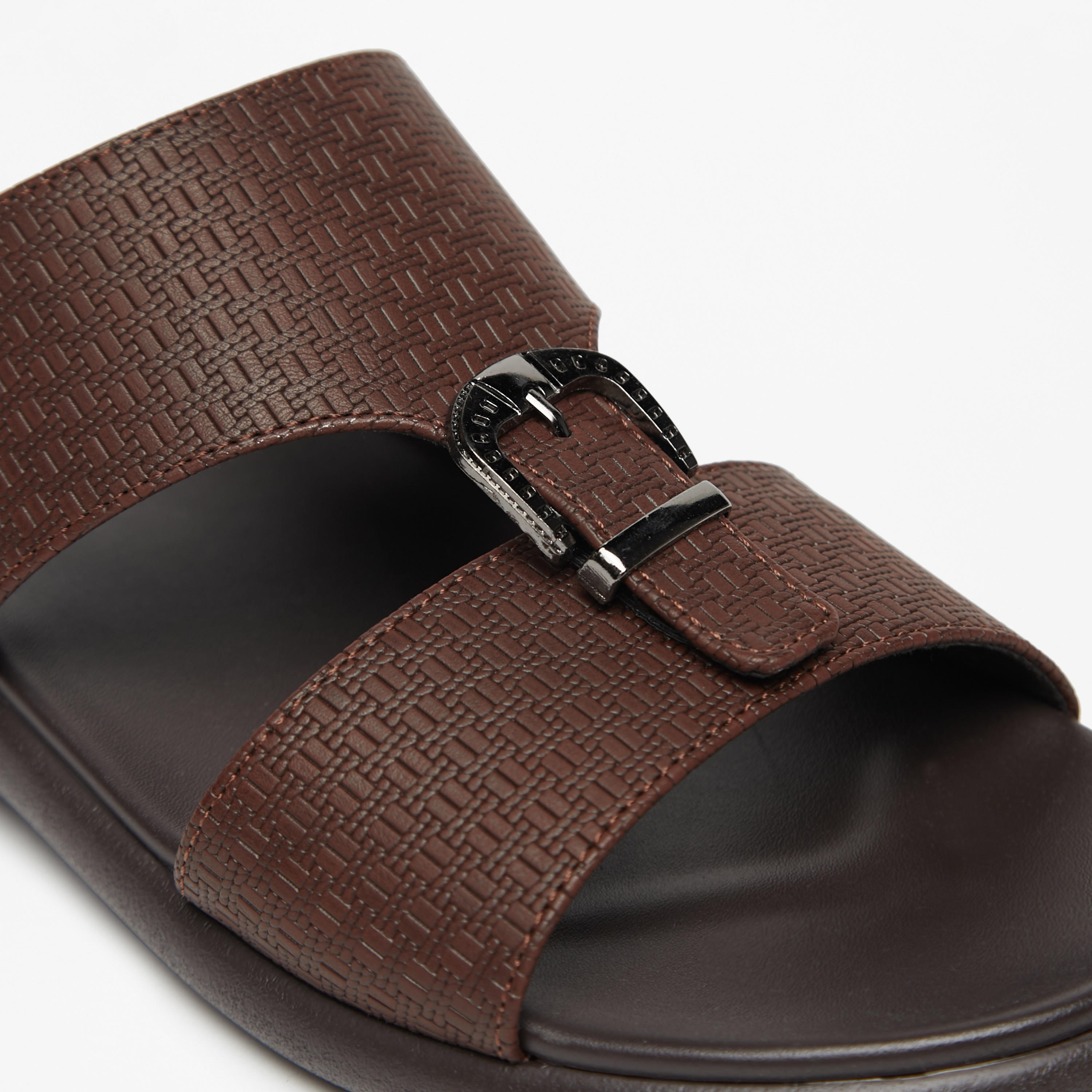 صندل مريح سهل الارتداء بإبزيم للرجال من إل بي إل من شو إكسبريس-cpmen-footwear-sandals-image-5