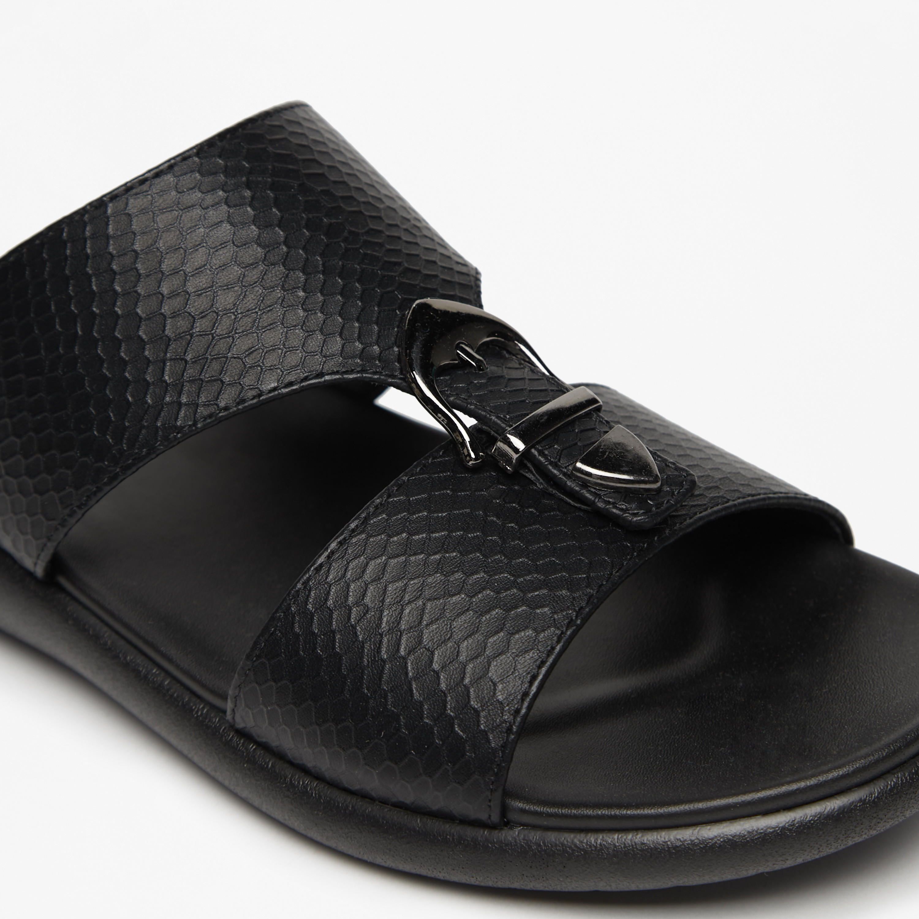 صندل مريح سهل الارتداء بارز الملمس بإبزيم للرجال من إل بي إل من شو إكسبريس-cpmen-footwear-sandals-image-5