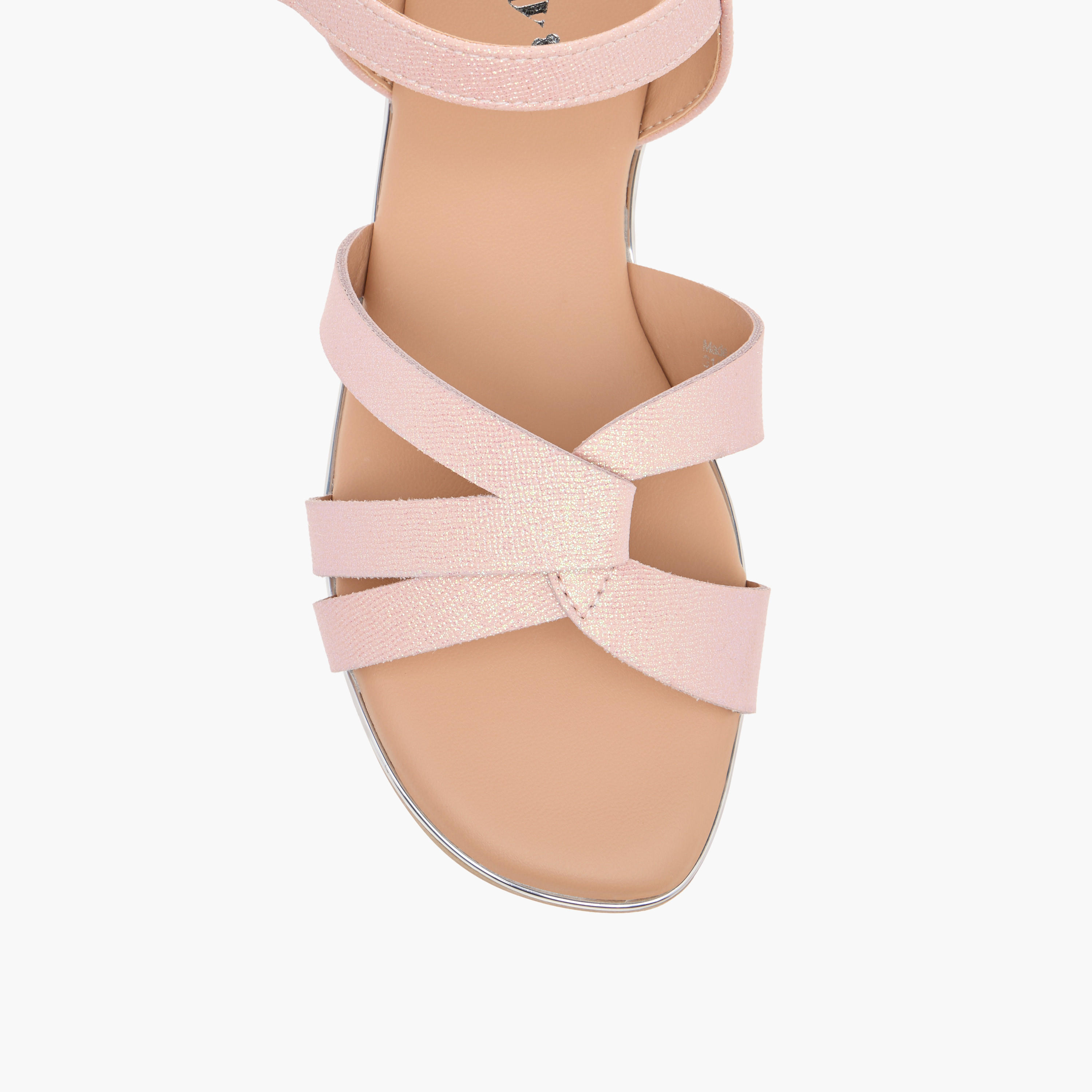 صندل بارز الملمس بحزام متقاطع وشريط إغلاق لاصق من ليتل ميسي-girls-shoes-sandals-image-13