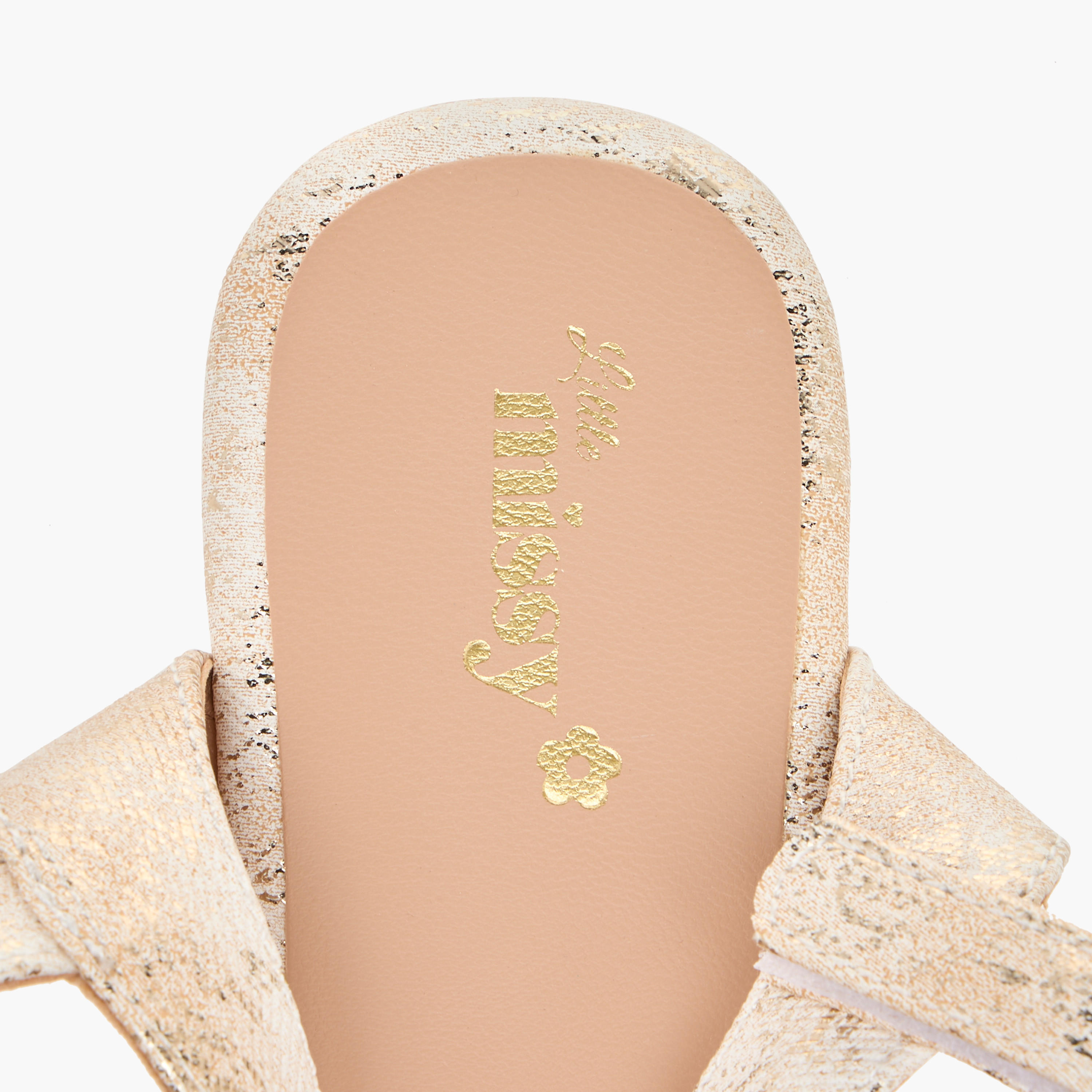 صندل بارز الملمس بحزام وشريط إغلاق لاصق من ليتل ميسي-girls-shoes-sandals-image-5