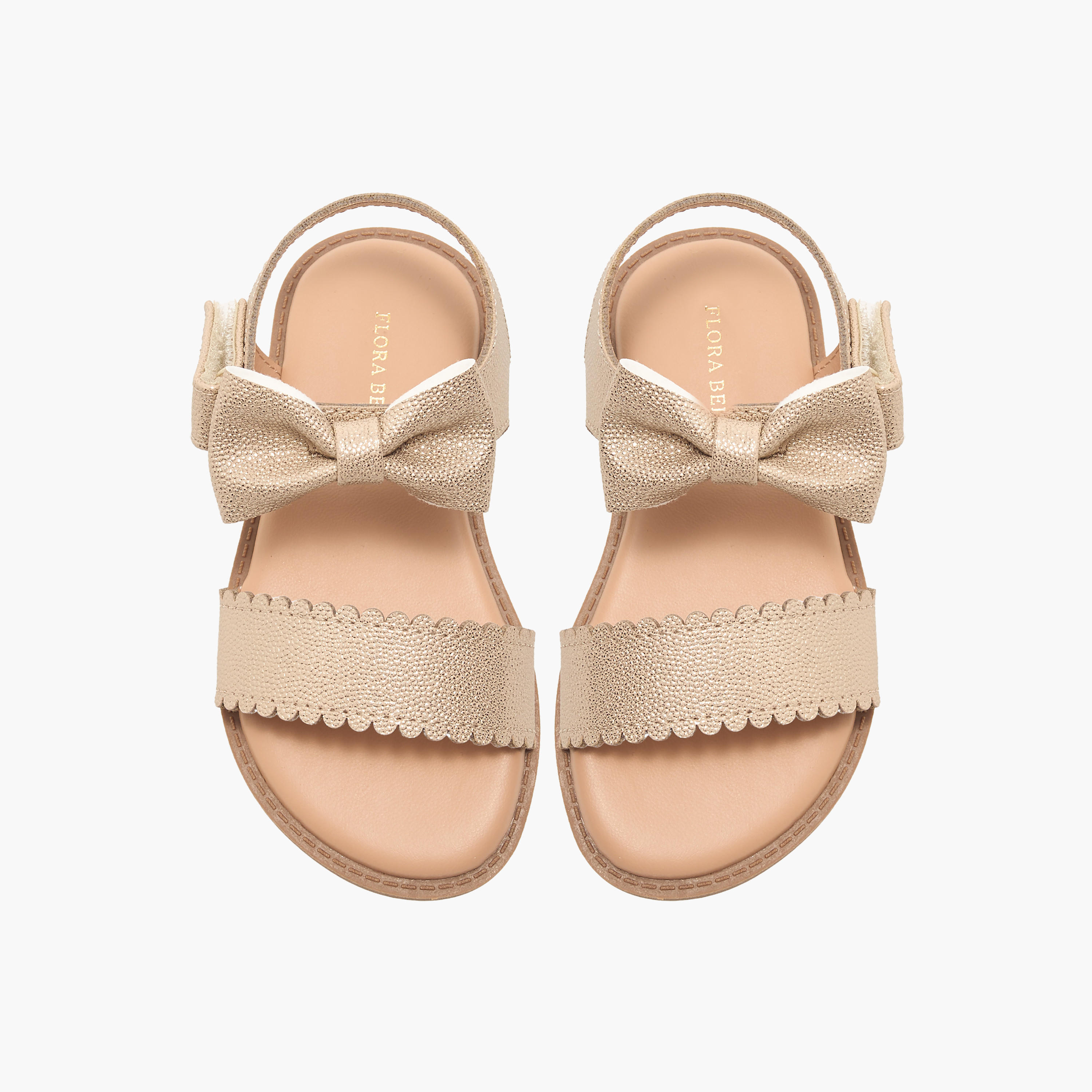 صندل بشريط إغلاق لاصق وتفاصيل فيونكة من فلورا بيلا-girls-shoes-sandals-image-1