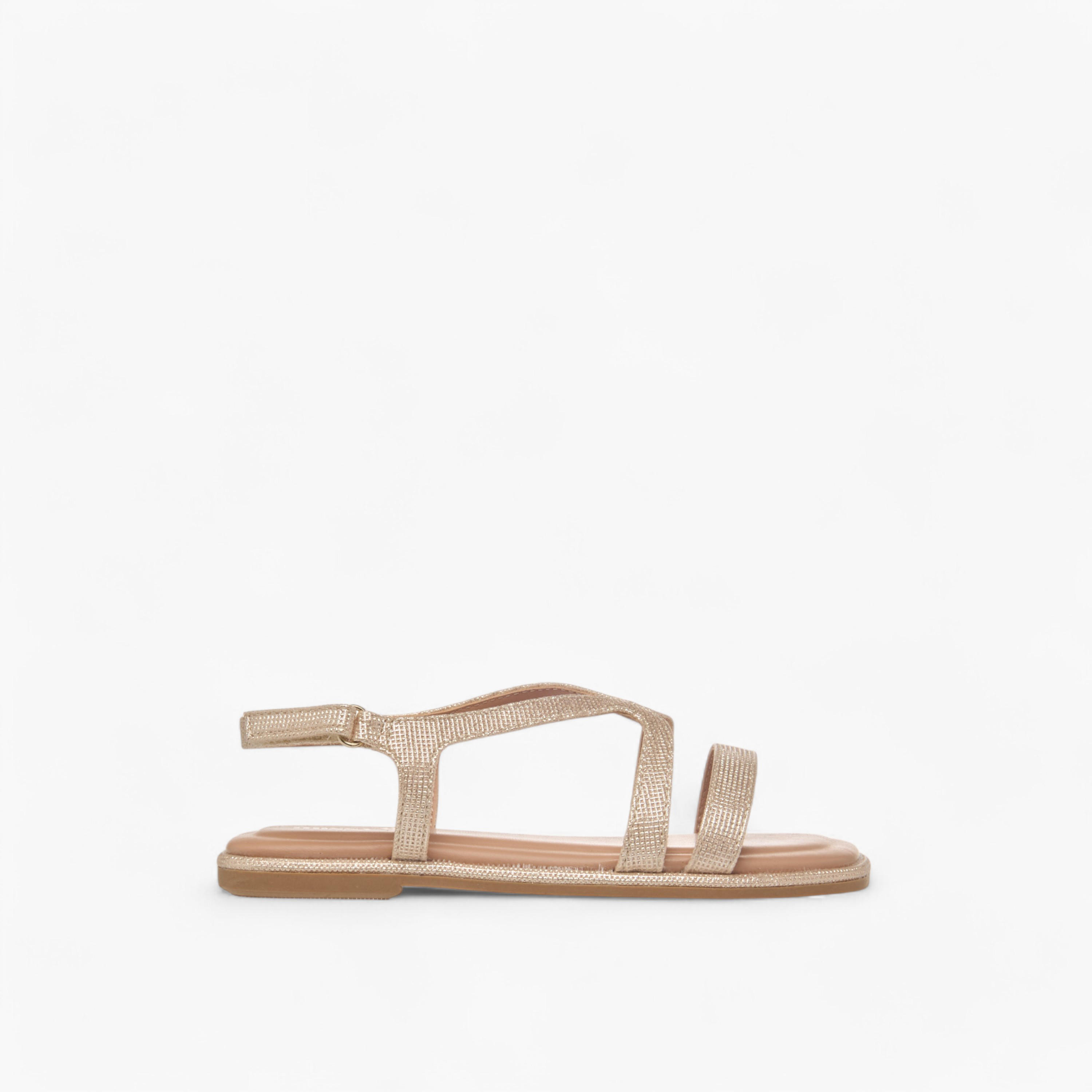 صندل بأحزمة متعددة وشريط إغلاق من ليتل ميسي-girls-shoes-sandals-image-2