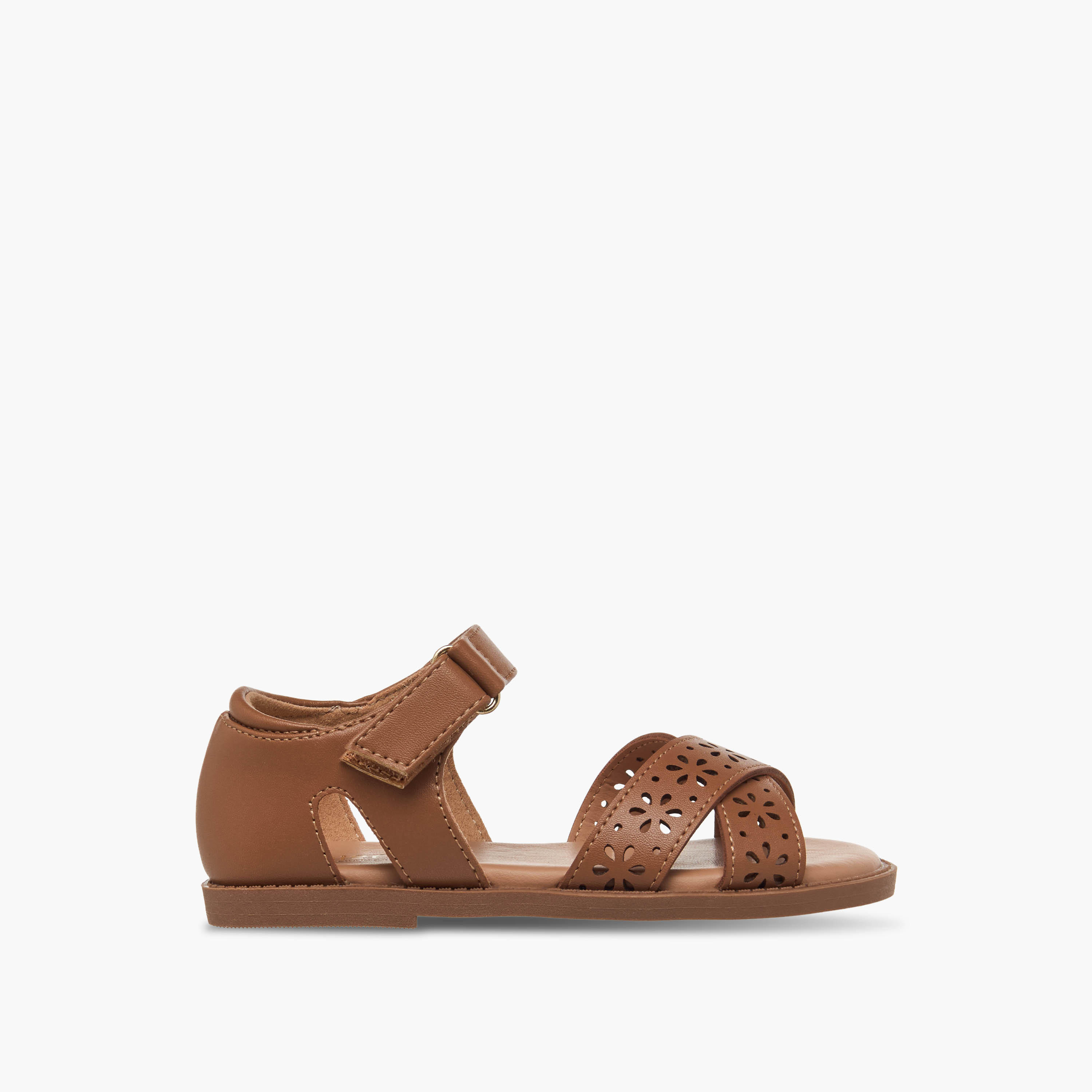 صندل بتفاصيل زهور مفرغة وشريط إغلاق لاصق للبنات من جونيورز-girls-shoes-sandals-image-2