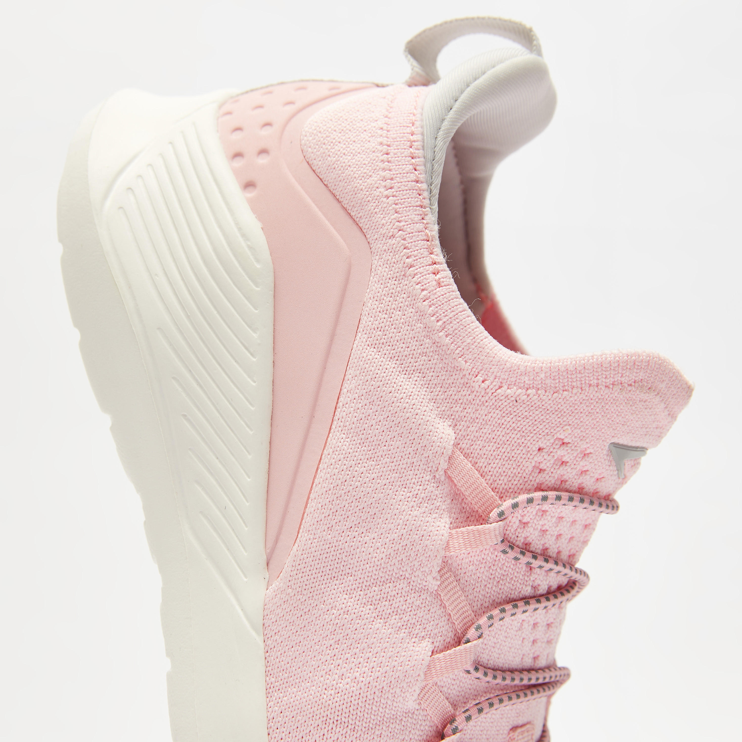 حذاء جري بارز الملمس برباط إغلاق من داش-girls-shoes-sneakers-image-4