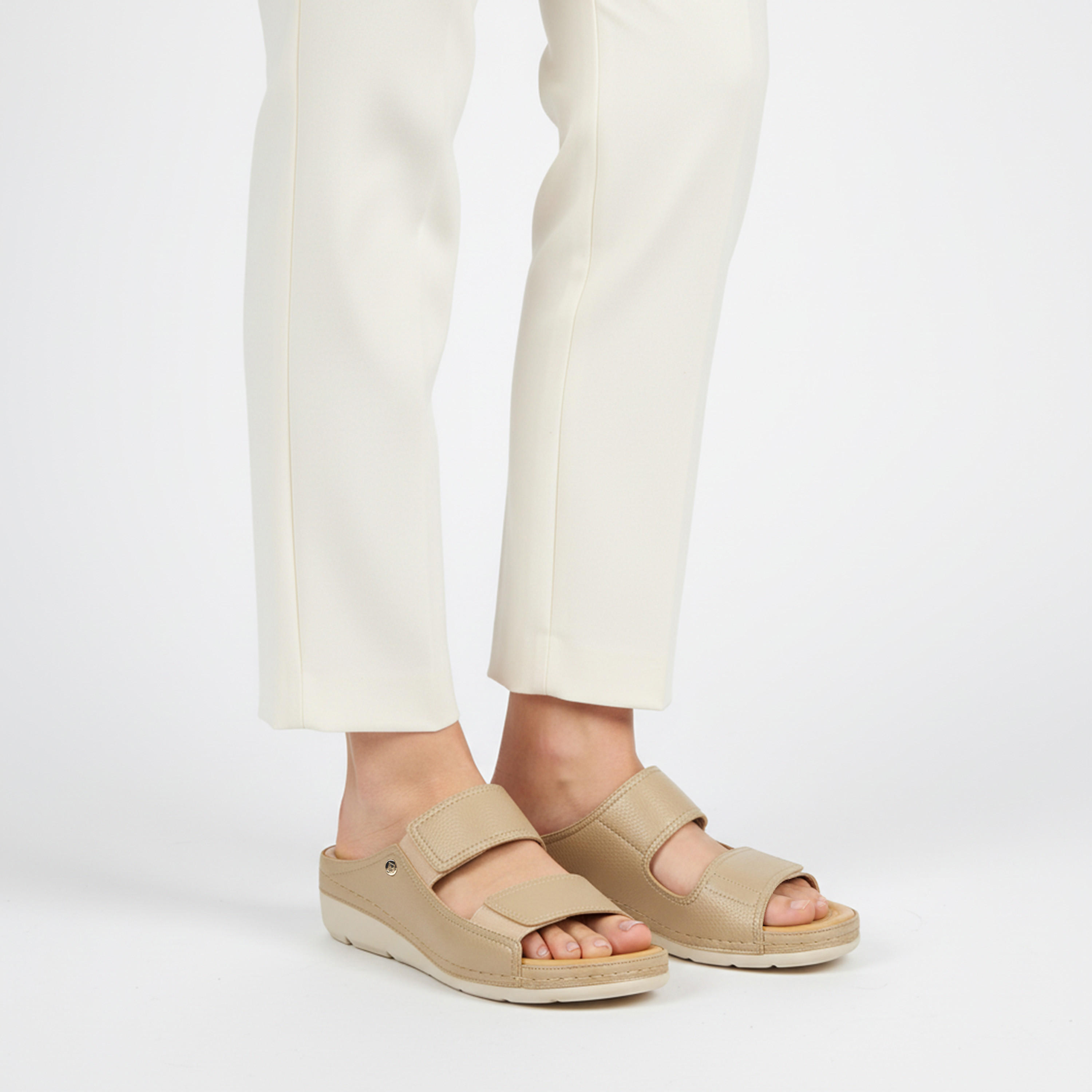 صندل بحزام للنساء من فلورا بيلا-women-shoes-flats-sandals-image-2
