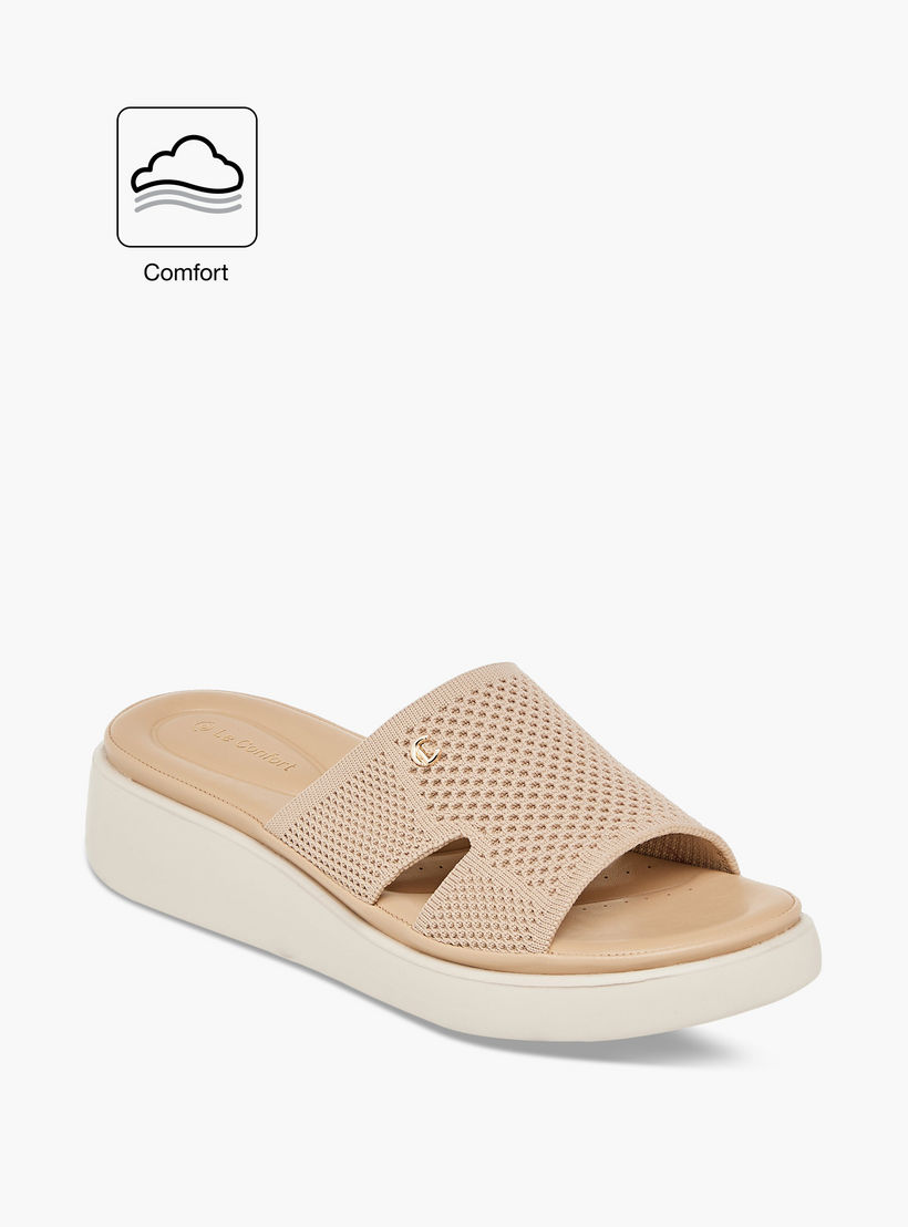 صندل مسطّح مريح سهل الارتداء بتفاصيل مفرغة من لو كونفورت-women-shoes-sandals-heeled-image-2