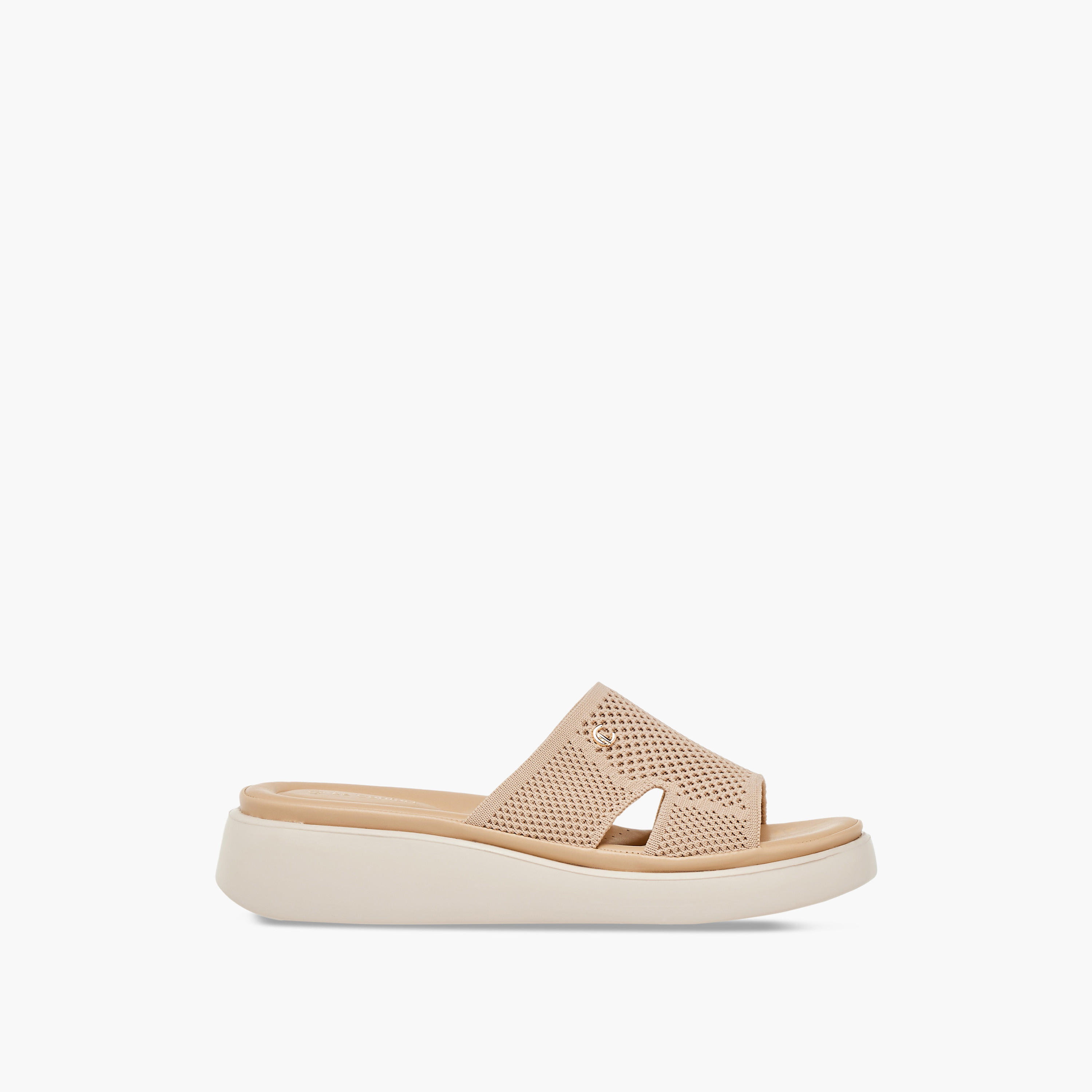 صندل مسطّح مريح سهل الارتداء بتفاصيل مفرغة من لو كونفورت-women-shoes-sandals-heeled-image-3