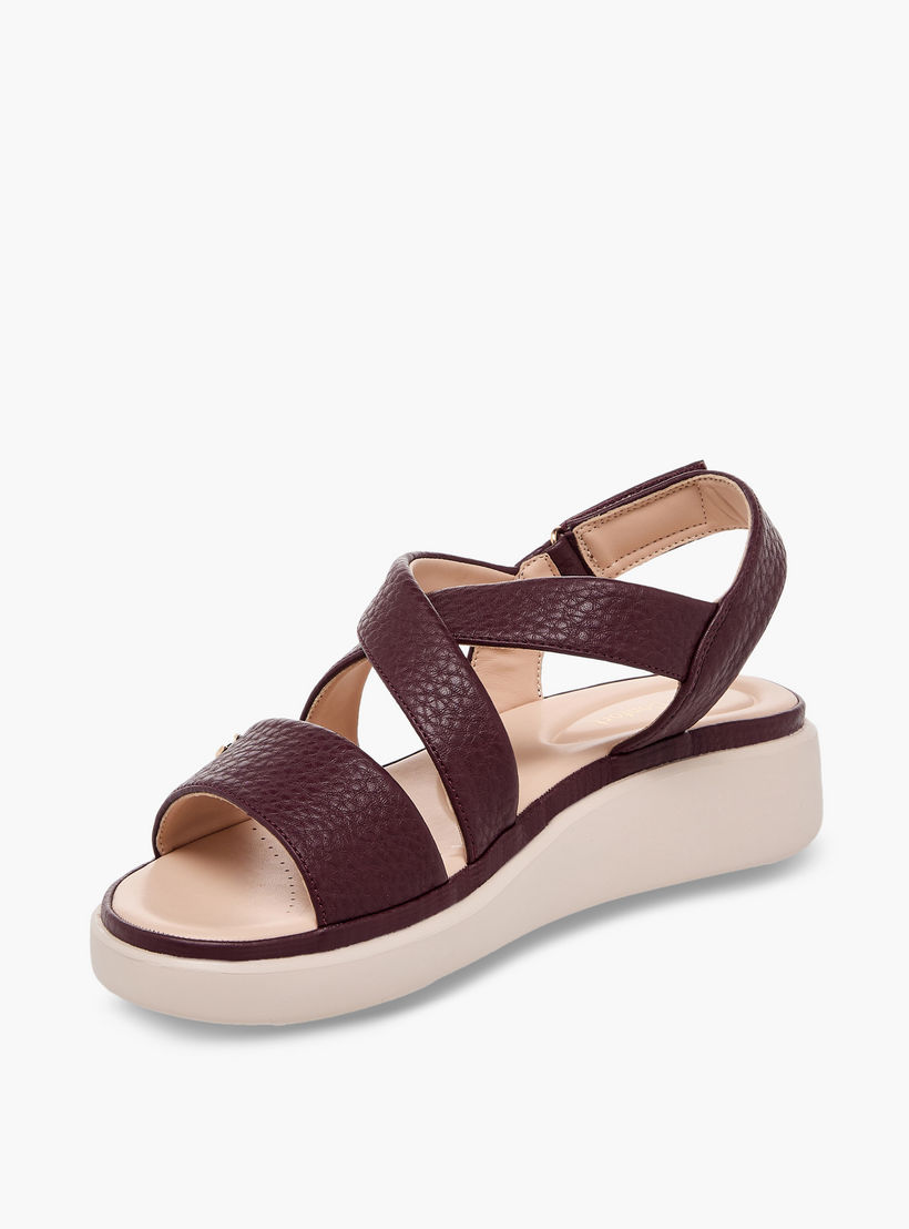 صندل بارز الملمس بأحزمة متقاطعة للنساء من لو كونفورت-women-shoes-sandals-heeled-image-4