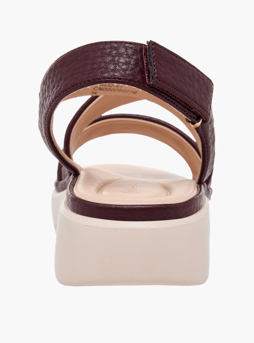 صندل بارز الملمس بأحزمة متقاطعة للنساء من لو كونفورت-women-shoes-sandals-heeled-image-8