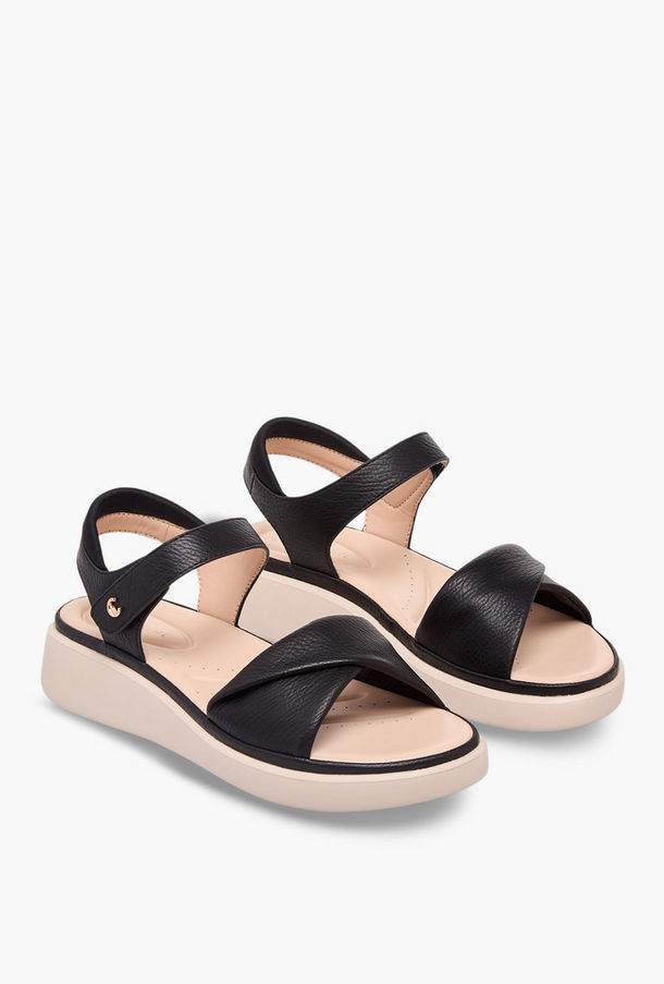 صندل بأحزمة وشريط لاصق من لو كونفورت-women-shoes-flats-image-1