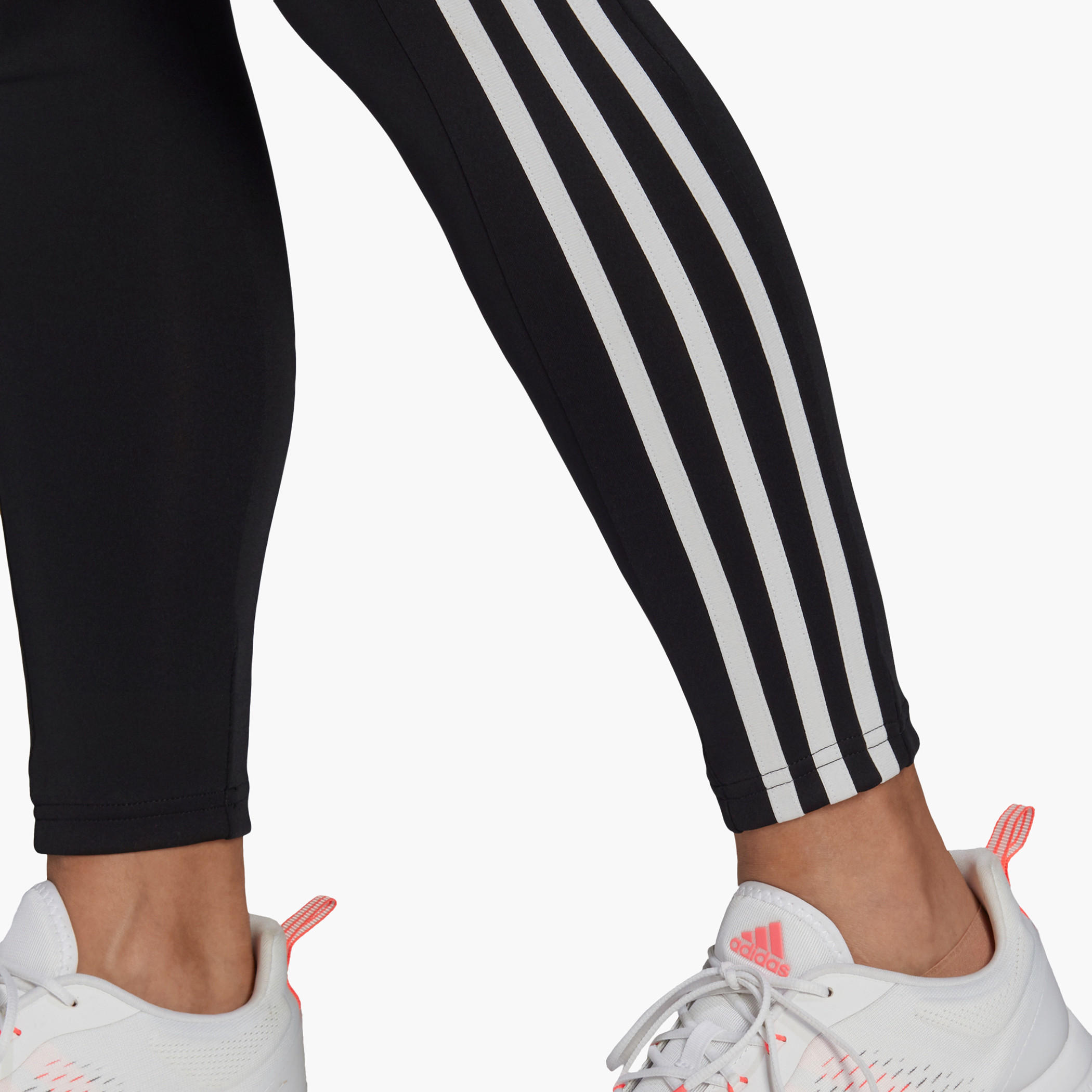 بنطلون ليقنز بطبعات شعار وخصر مطاطي مرتفع من أديداس-women-clothing-sportswearandactivewear-bottoms-image-5