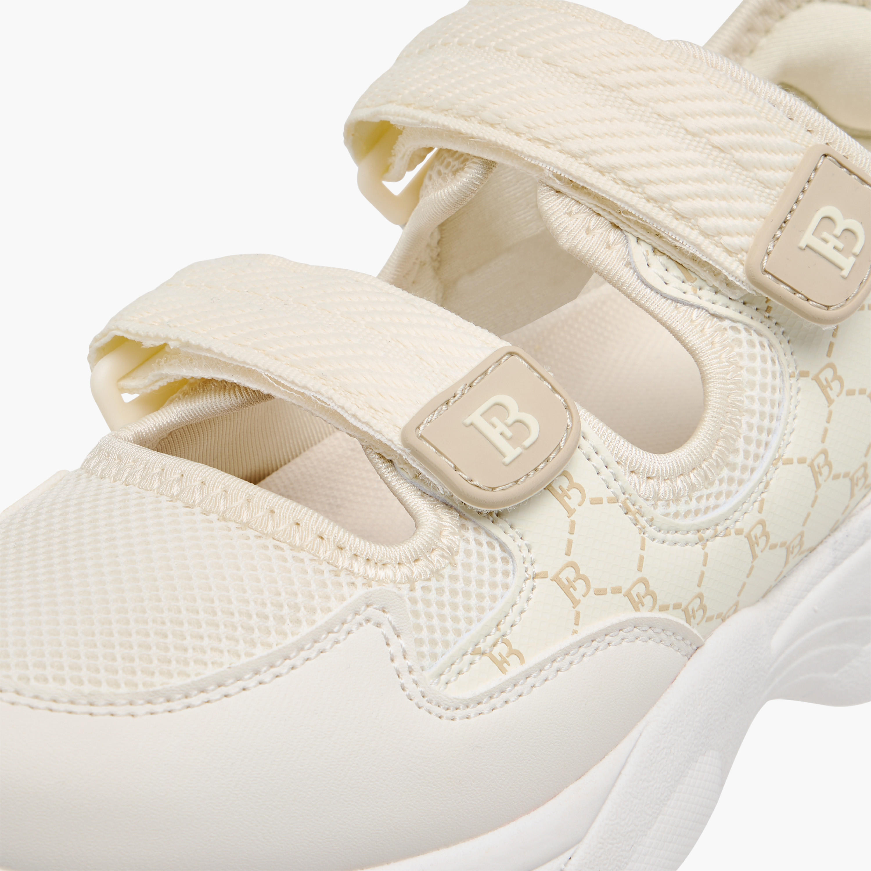 حذاء سنيكرز بشريط إغلاق لاصق وطبعات مونوجرام من فلورا بيلا-women-shoes-sneakers-image-4