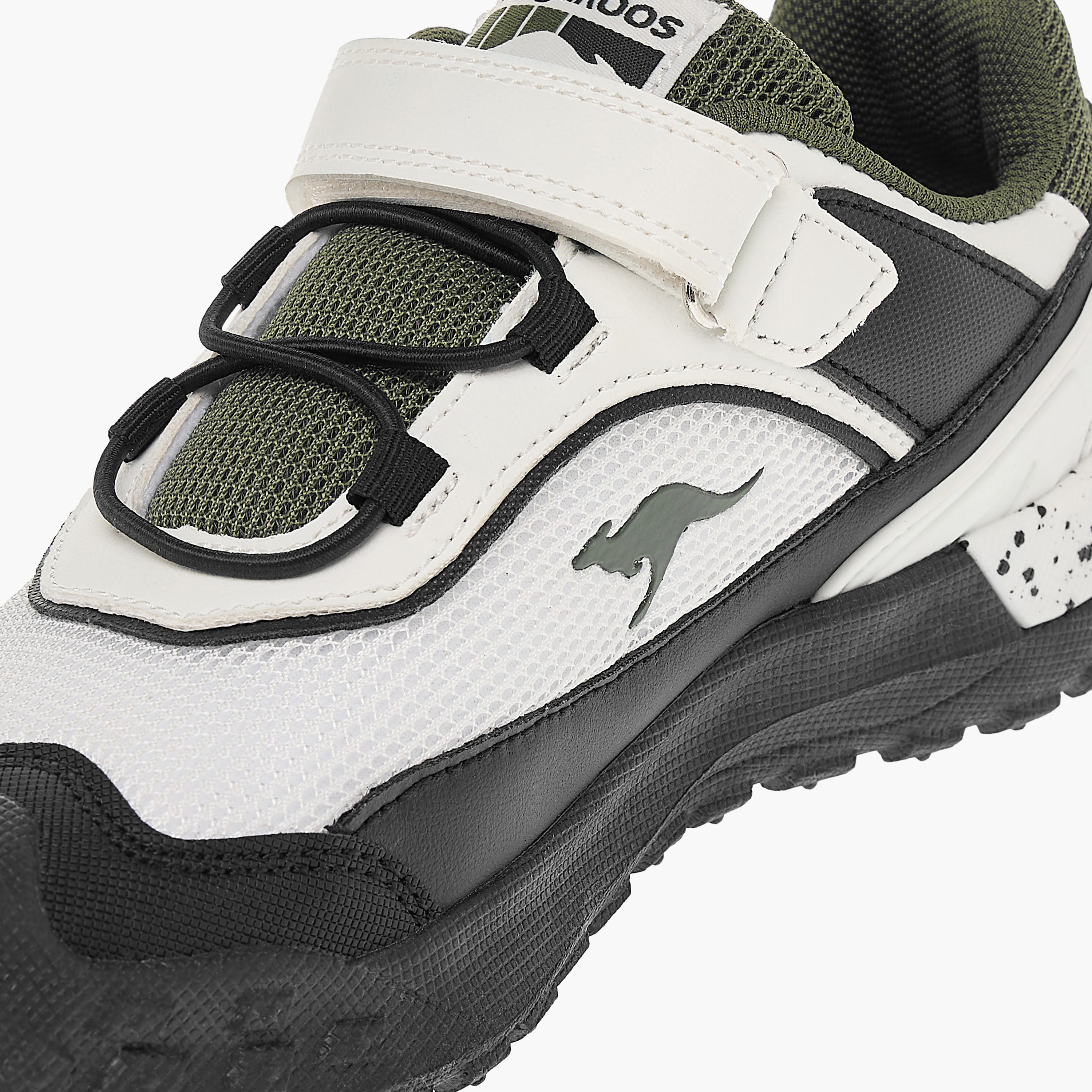 حذاء رياضي بشريط إغلاق وشعار للأولاد من كانجاروس-boys-shoes-sneakers-image-4