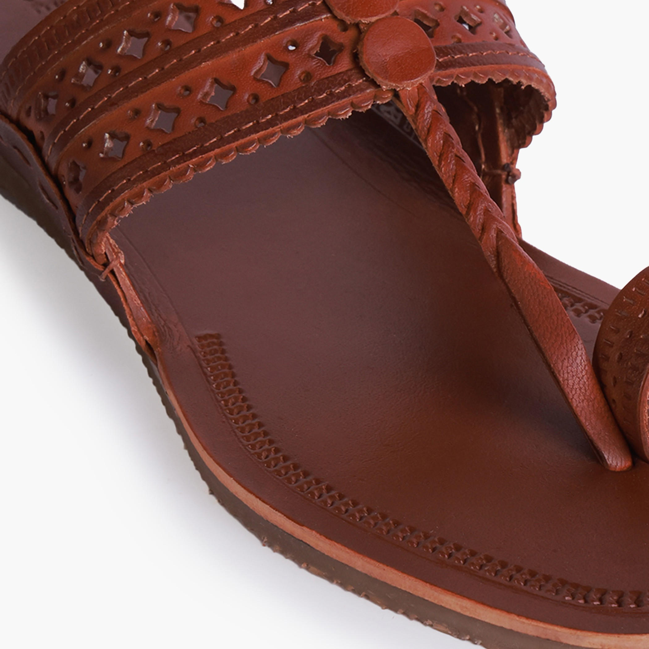 صندل جلد بتفاصيل مثقبة للنساء من سيليست-women-shoes-flats-sandals-image-4