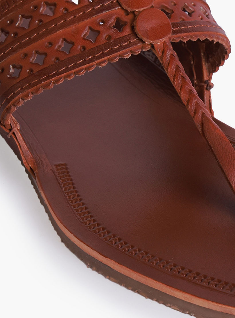 صندل جلد بتفاصيل مثقبة للنساء من سيليست-women-shoes-flats-sandals-image-4