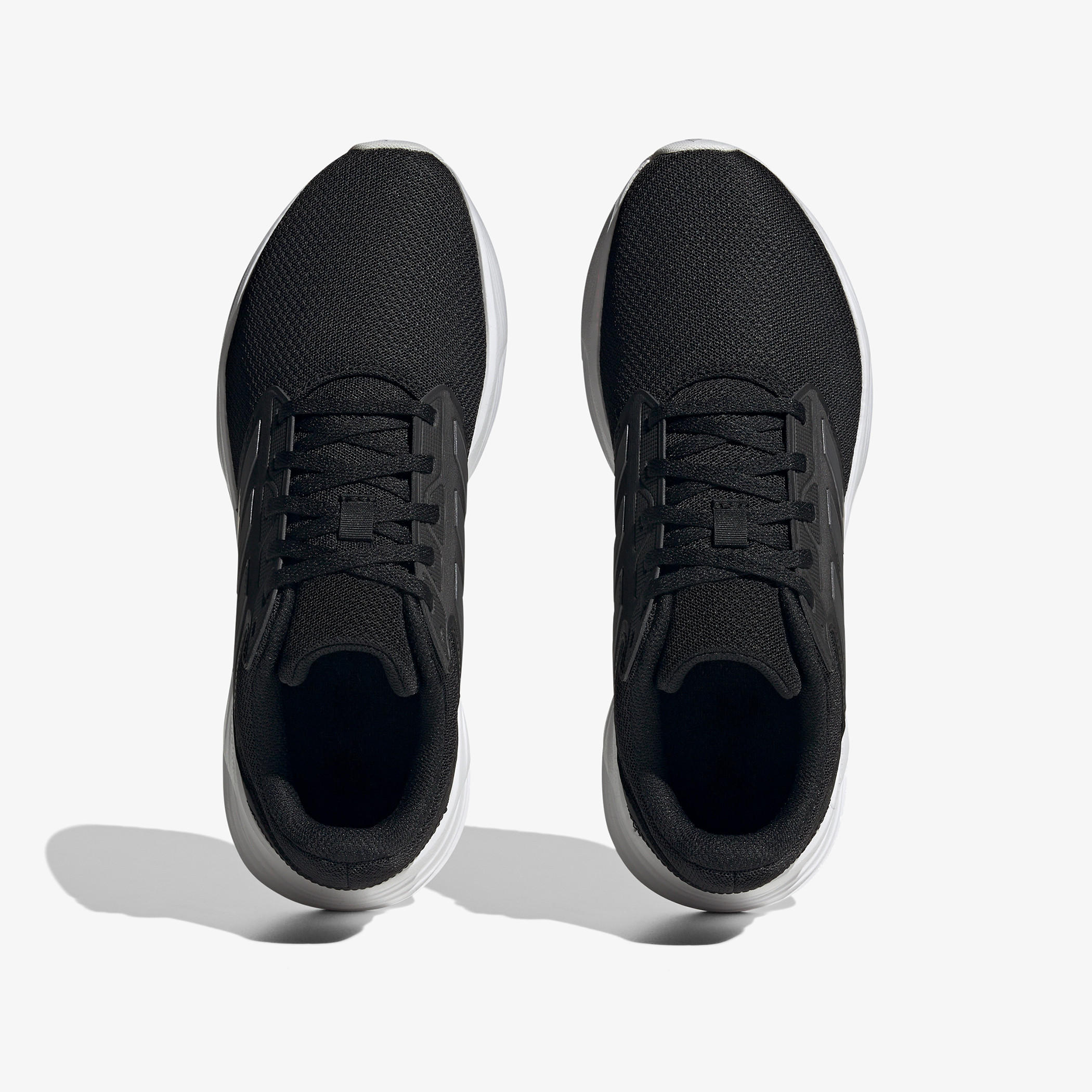 حذاء رياضي للرجال برباط إغلاق ونقوش شعار من أديداس - GALAXY 6 OM-sports-men-shoes-image-3