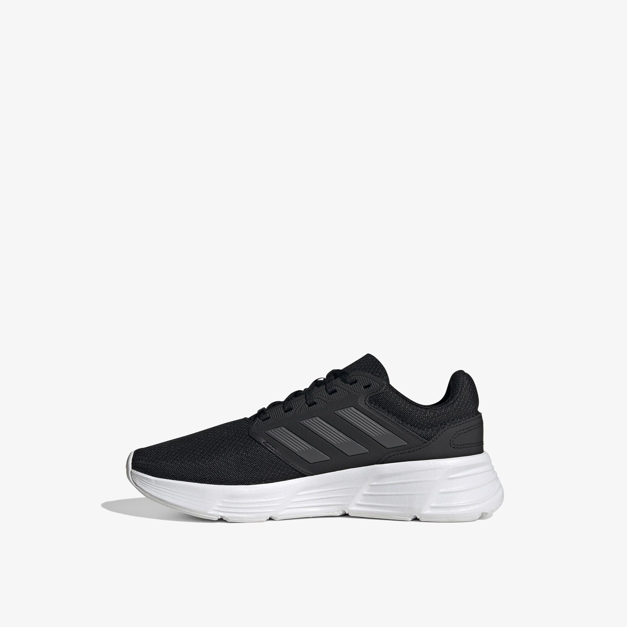 حذاء رياضي للرجال برباط إغلاق ونقوش شعار من أديداس - GALAXY 6 OM-sports-men-shoes-image-5