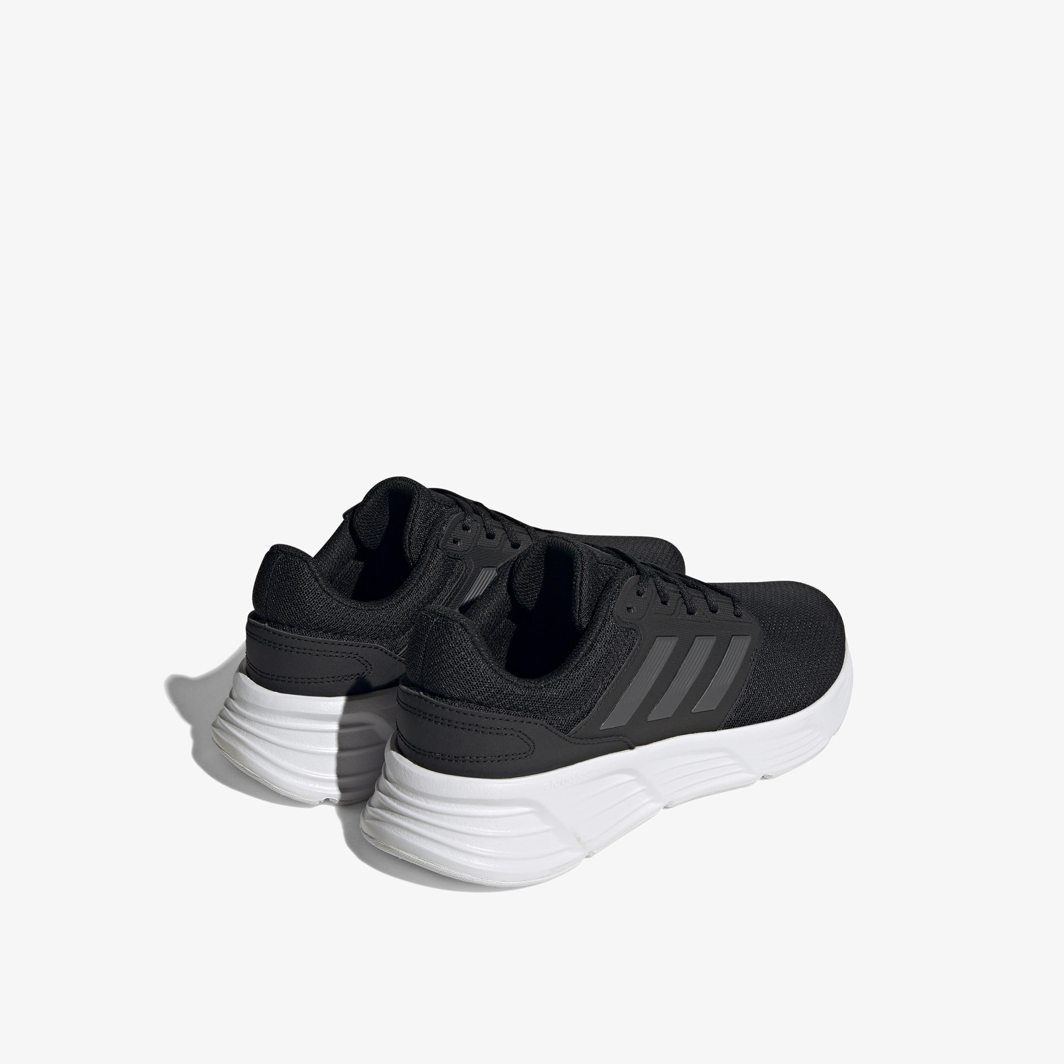حذاء رياضي للرجال برباط إغلاق ونقوش شعار من أديداس - GALAXY 6 OM-sports-men-shoes-image-6