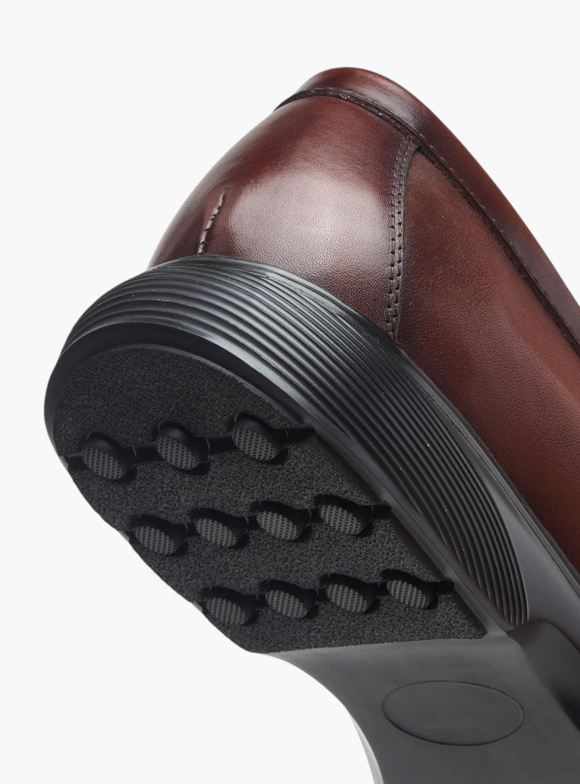 Le Confort Leather Solid Slip-On Loafers-men-shoes-formalshoes-image-5