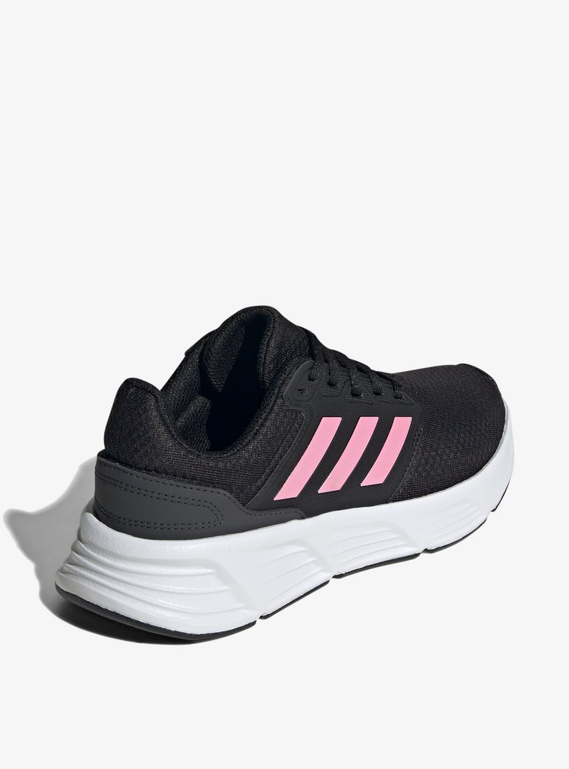 حذاء رياضي بارز الملمس برباط إغلاق للنساء من أديداس - GALAXY 6 W-sports-women-shoes-image-6