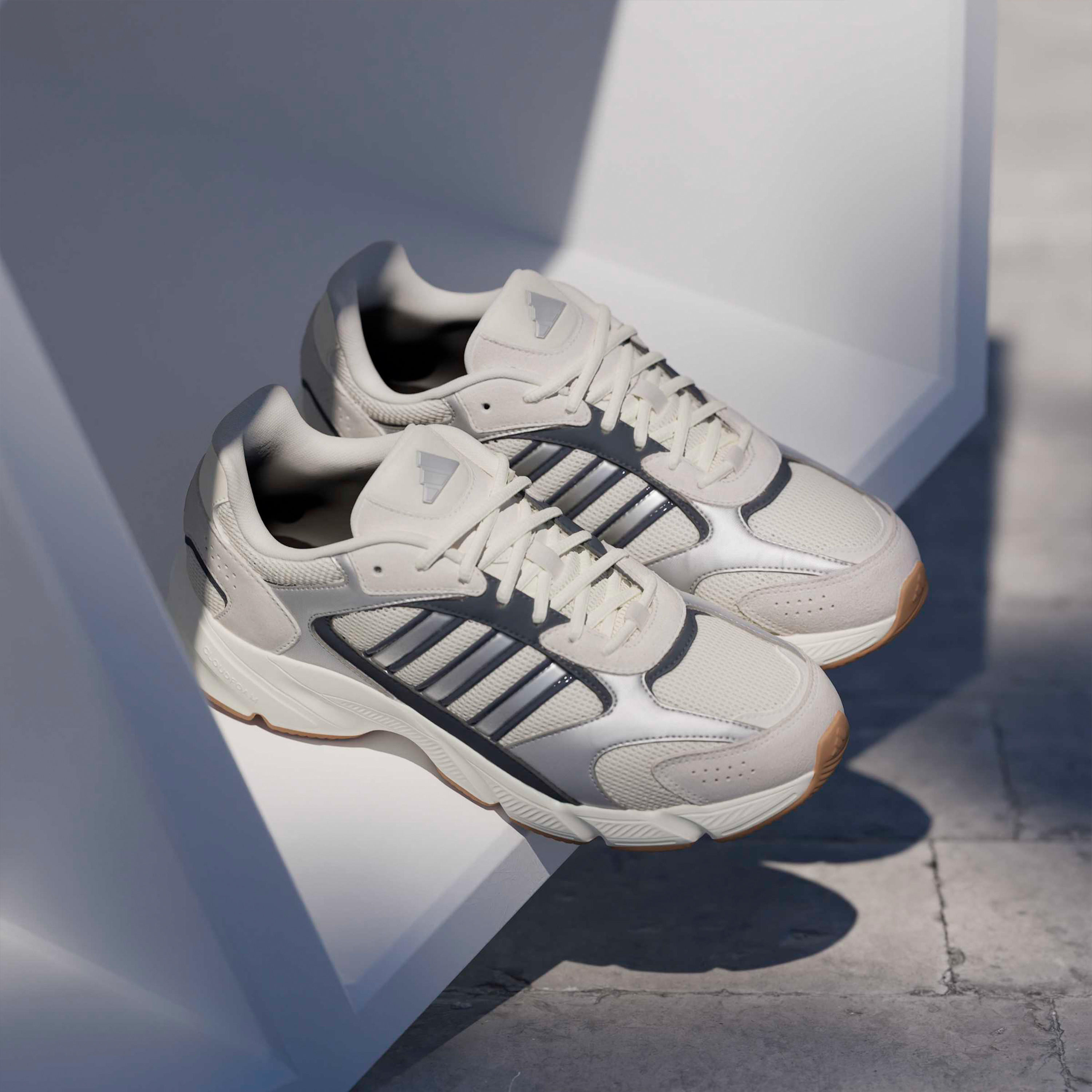 حذاء سنيكرز طول الكاحل برباط كريزي تشاوس 2000 للرجال من أديداس-men-shoes-sneakers-image-10