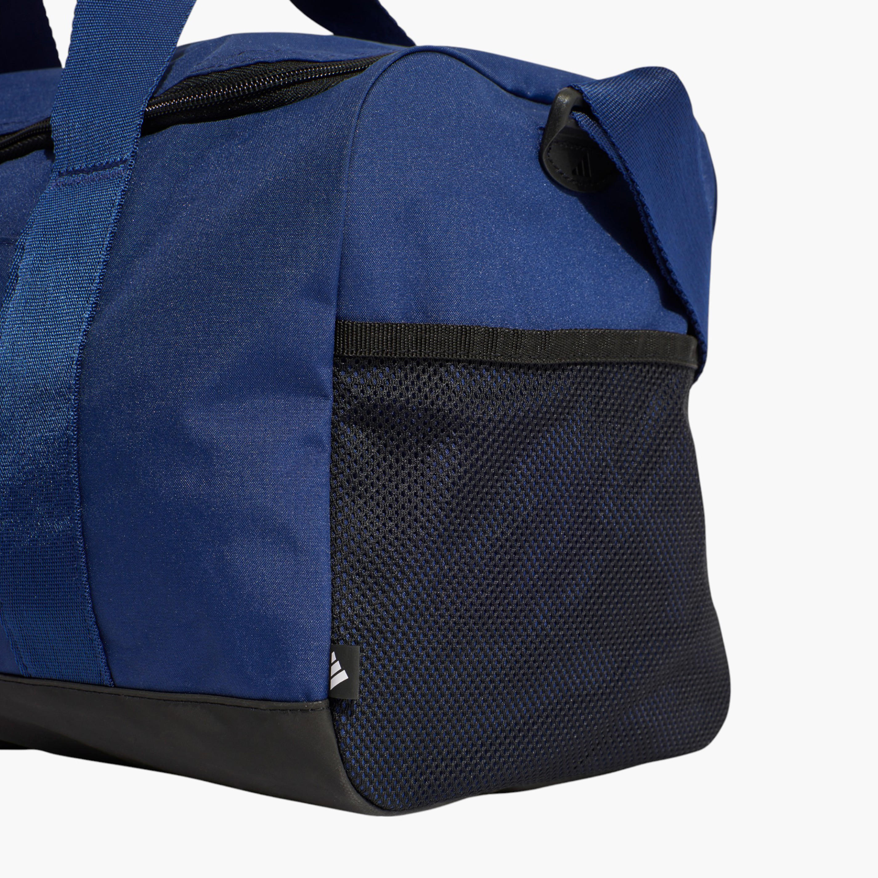 حقيبة لوجو برينت دافل مع سحاب إغلاق ومقبض مزدوج من أديداس - IN6111-men-bags-image-5