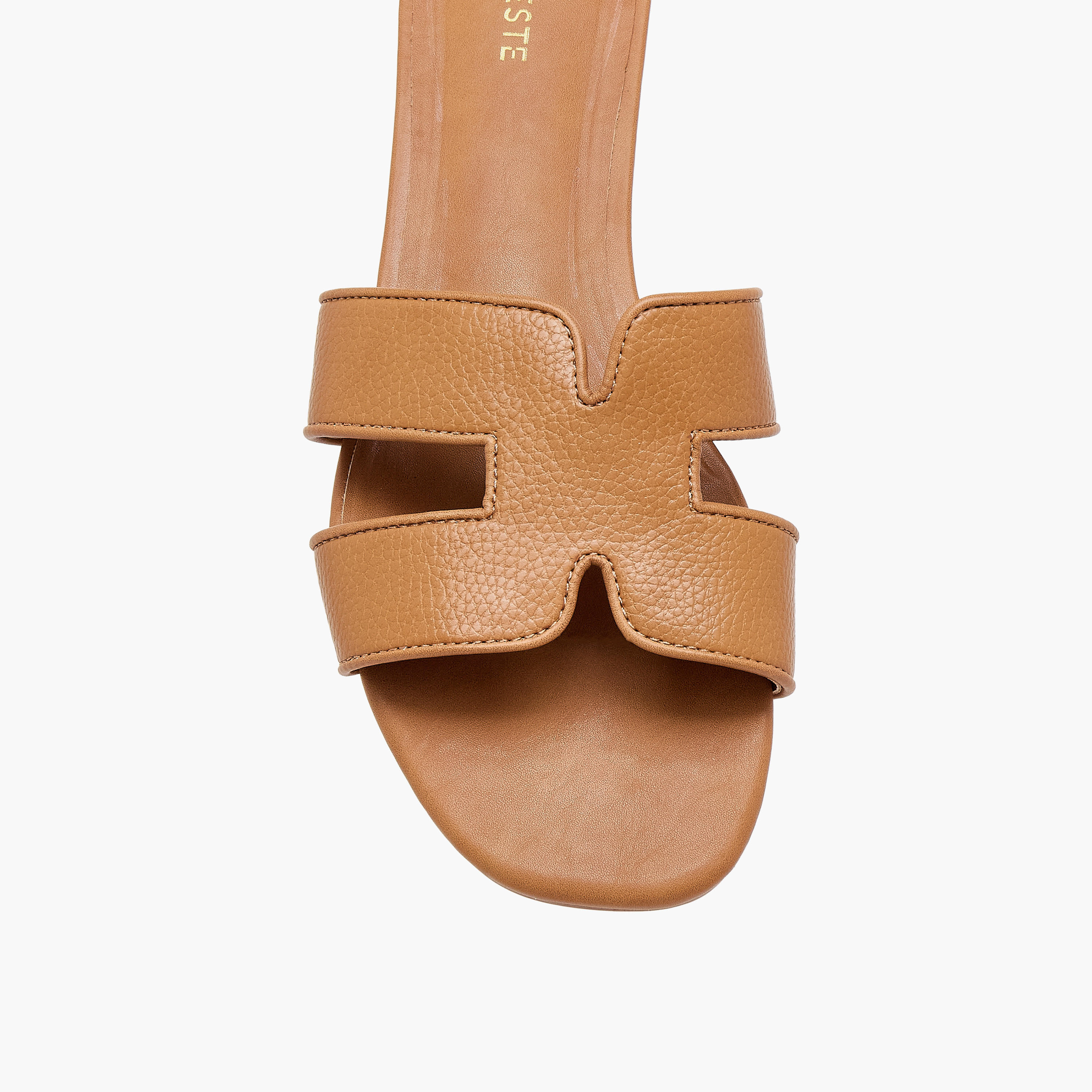 صندل سهل الارتداء بتفاصيل مفرغة للنساء من سيليست-women-shoes-flats-sandals-image-4