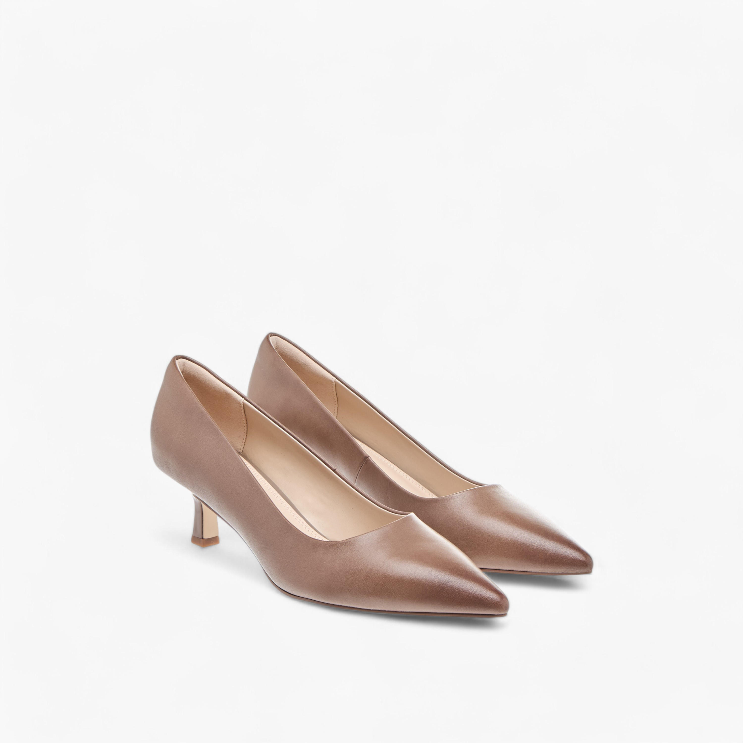 حذاء سادة سهل الارتداء بكعب صغير للنساء من سيليست-women-shoes-heels-image-1
