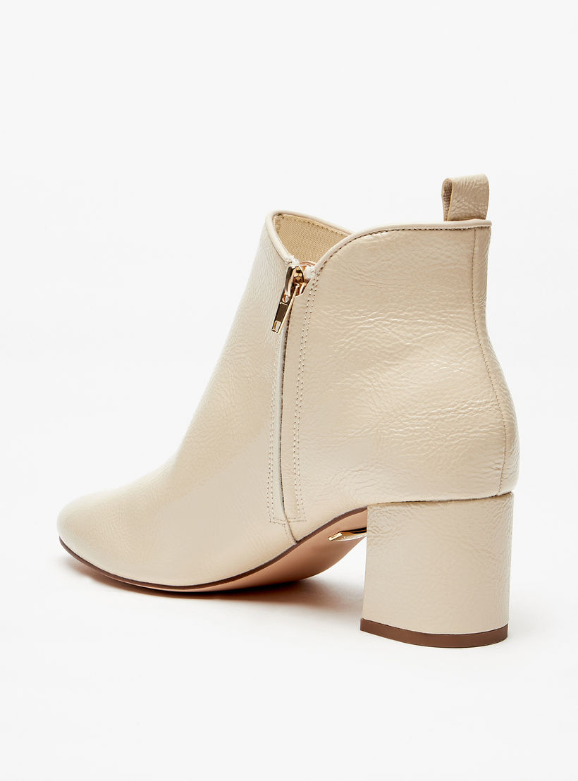بوت سادة بطول الكاحل وسحّاب إغلاق وكعب عريض للنساء من سيليست-women-shoes-boots-image-2