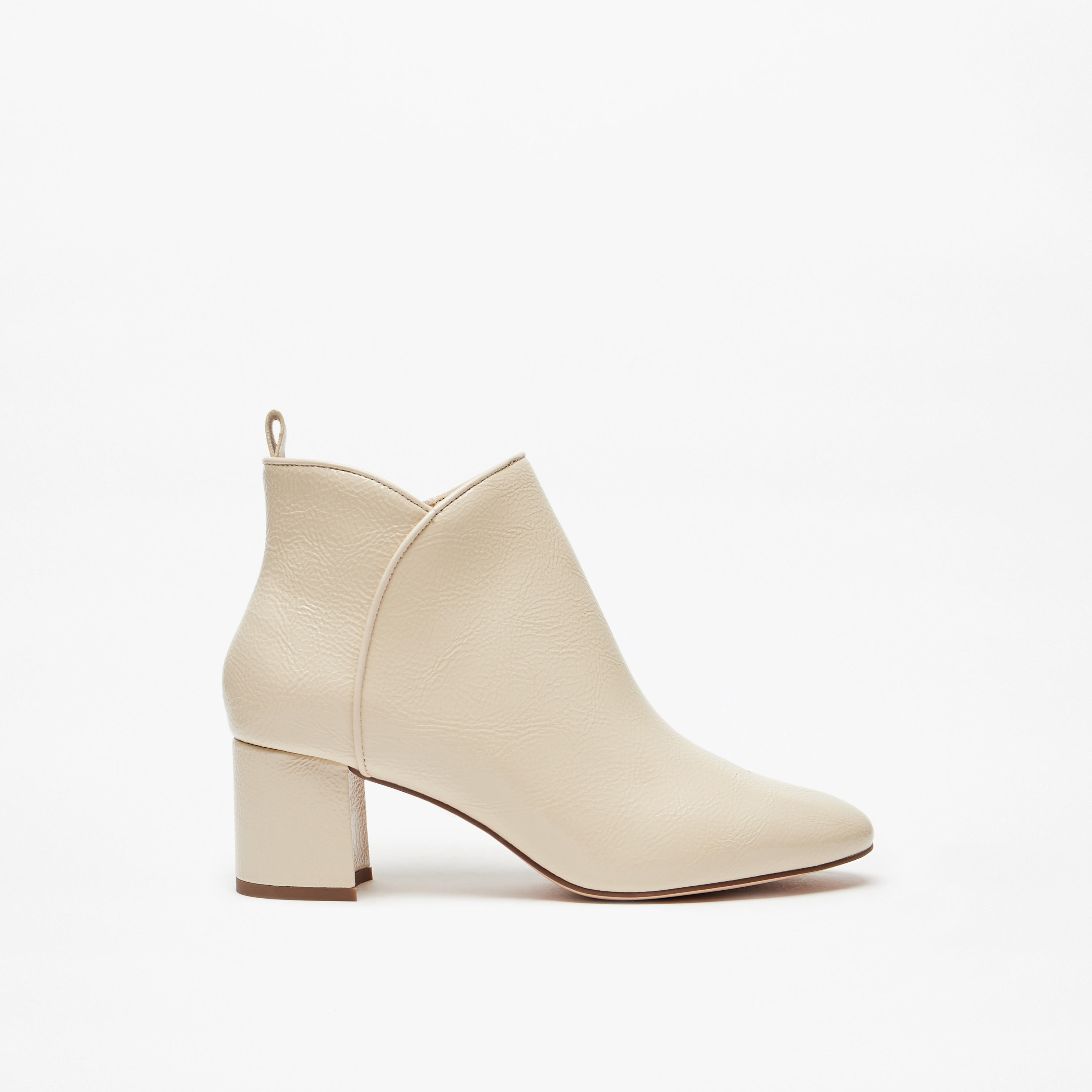 بوت سادة بطول الكاحل وسحّاب إغلاق وكعب عريض للنساء من سيليست-women-shoes-boots-image-3