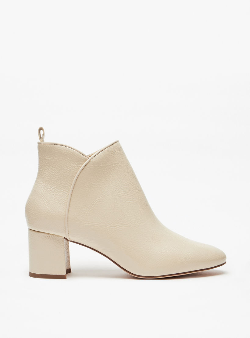 بوت سادة بطول الكاحل وسحّاب إغلاق وكعب عريض للنساء من سيليست-women-shoes-boots-image-3