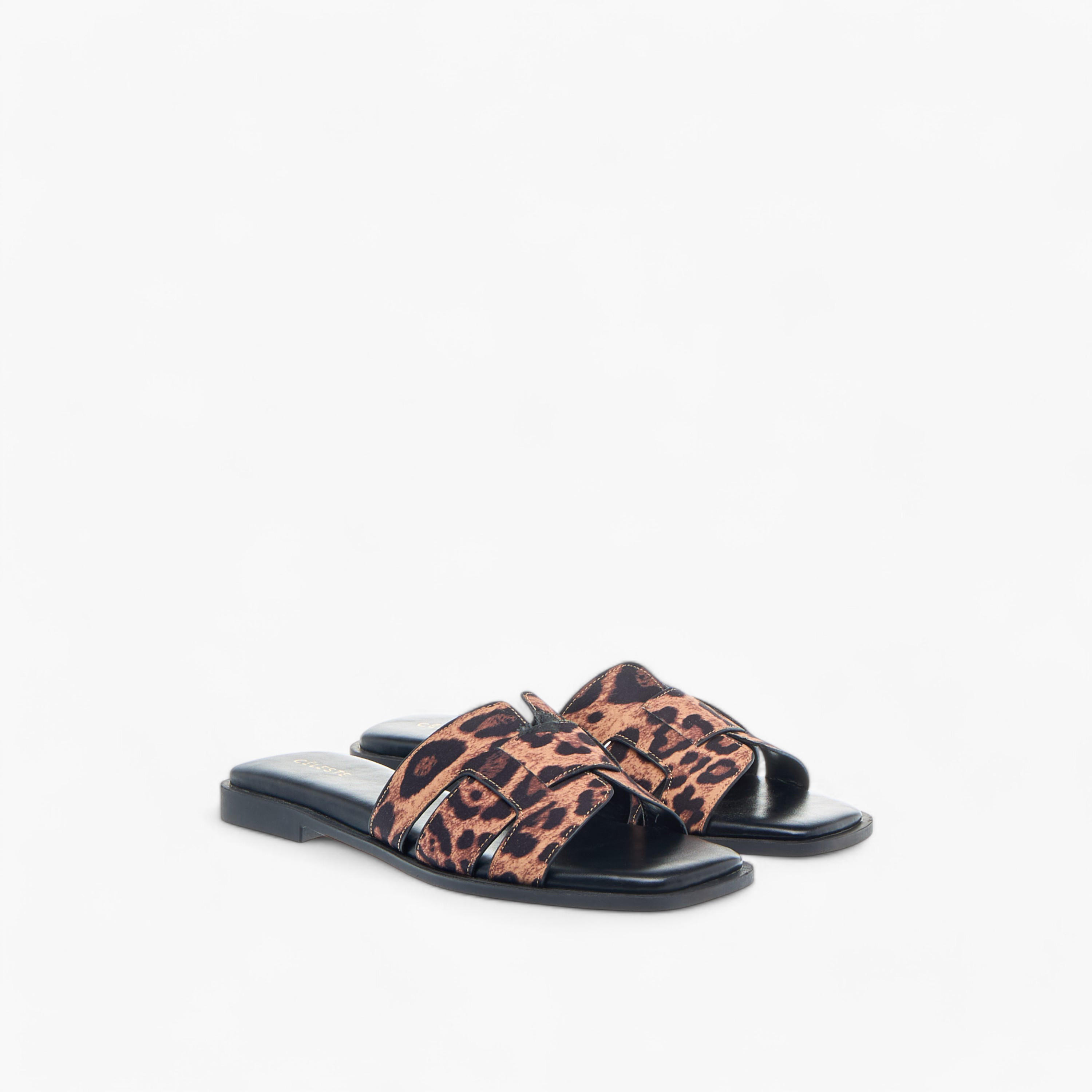 صندل سهل الارتداء بطبعات حيوانات من سيليست-women-shoes-flats-sandals-image-1