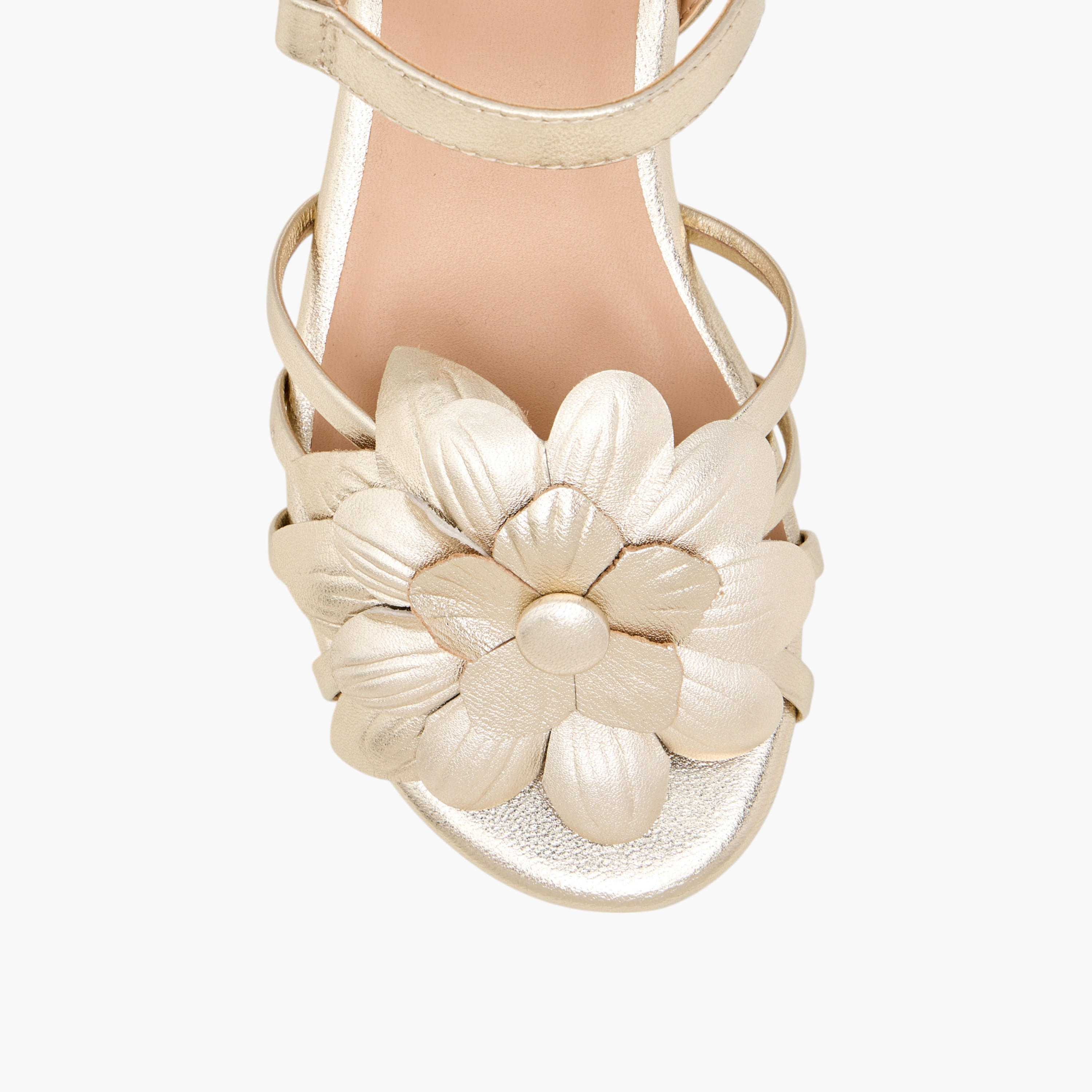 صندل بكعب سميك وشريط إغلاق لاصق وتزيينات زهرية للبنات من بابلوسكي-girls-shoes-sandals-image-4