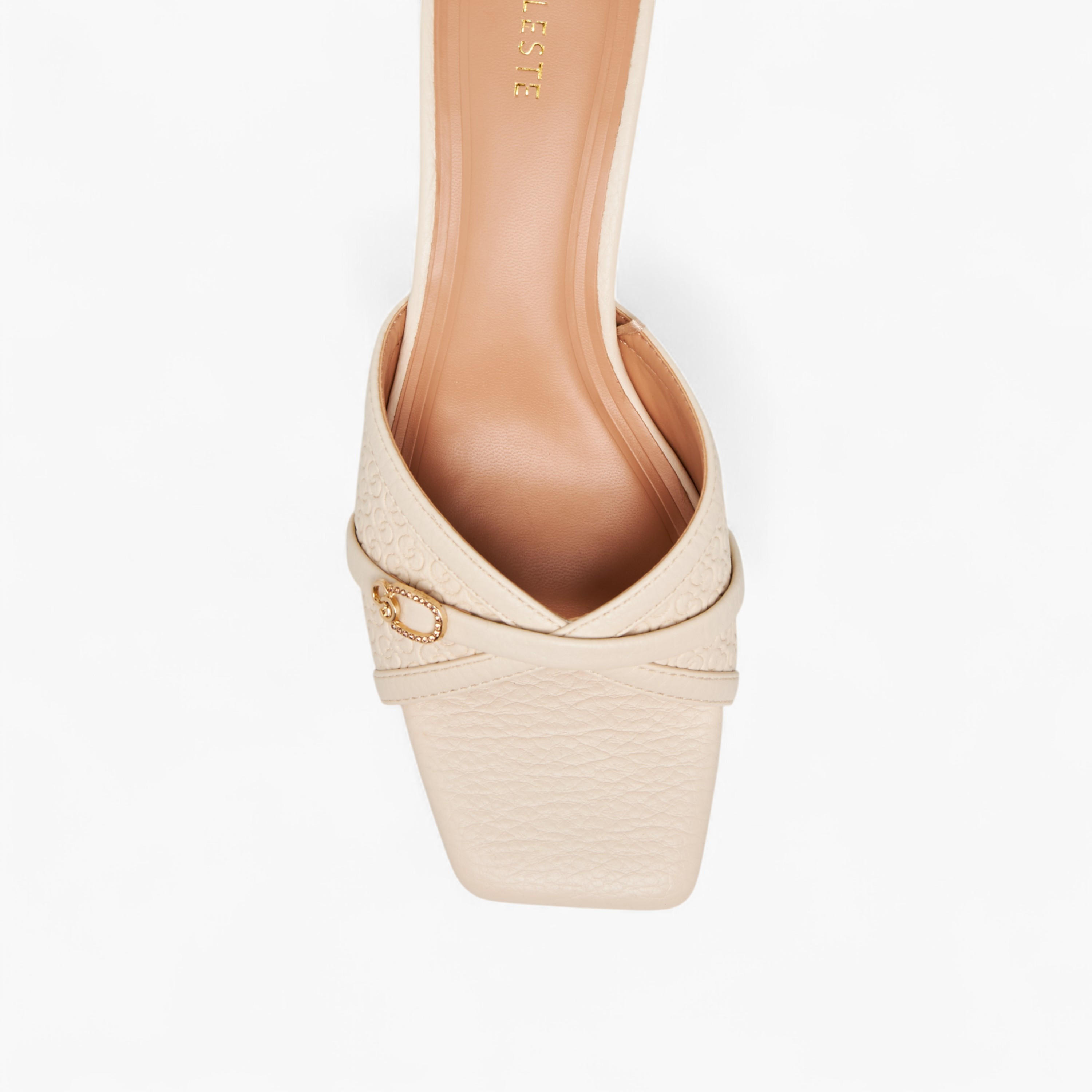 صندل بنقوش مونوجرام سهل الارتداء بكعب صغير للنساء من سيليست-women-shoes-sandals-heeled-image-4