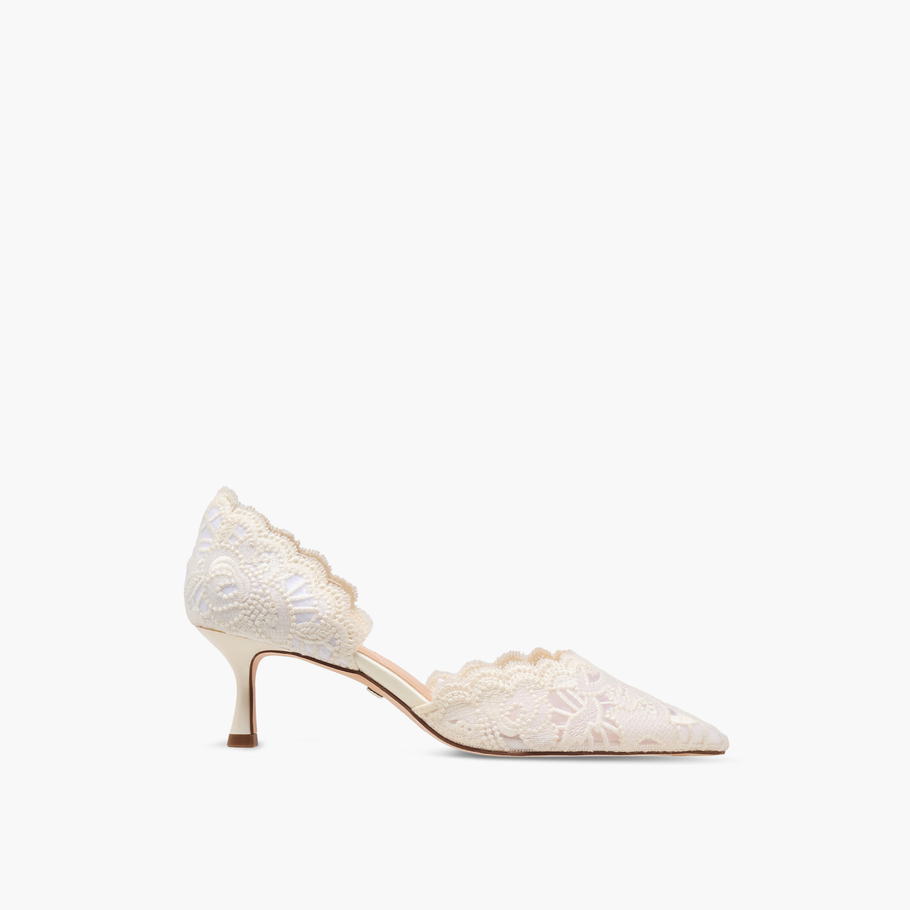 حذاء بكعب صغير وتفاصيل دانتيل للنساء من سيليست-women-shoes-heels-image-4