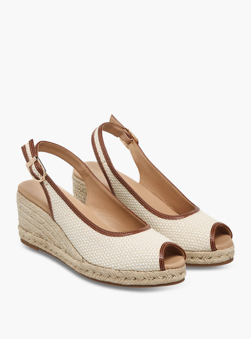 صندل بارز الملمس وكعب ويدج وإبزيم إغلاق للنساء من سيليست-women-shoes-sandals-heeled-image-1