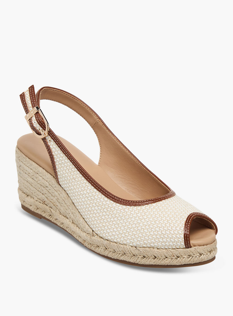 صندل بارز الملمس وكعب ويدج وإبزيم إغلاق للنساء من سيليست-women-shoes-sandals-heeled-image-2