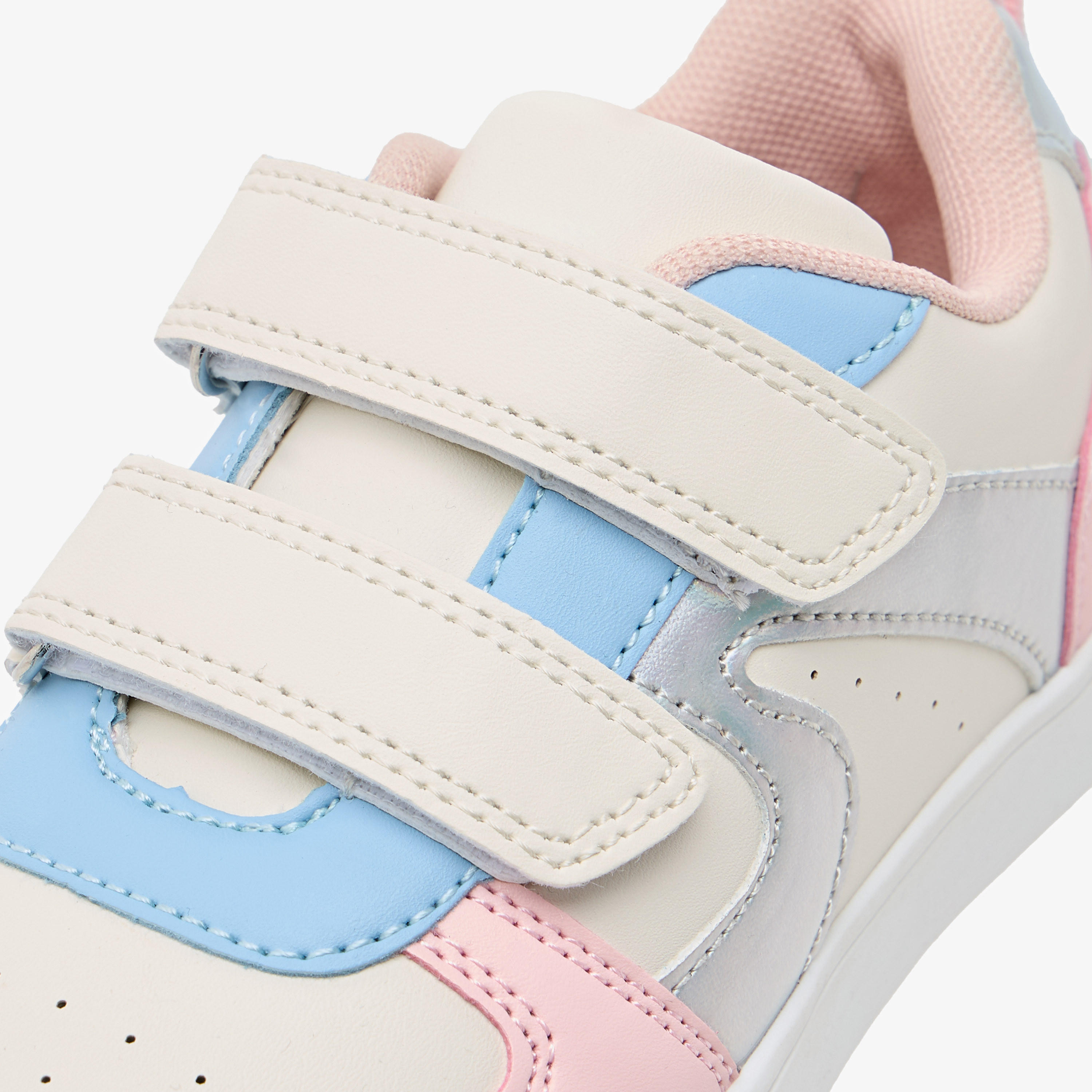 حذاء سنيكرز بقوالب ملونة وشريط إغلاق من فلورا بيلا-girls-shoes-sneakers-image-4