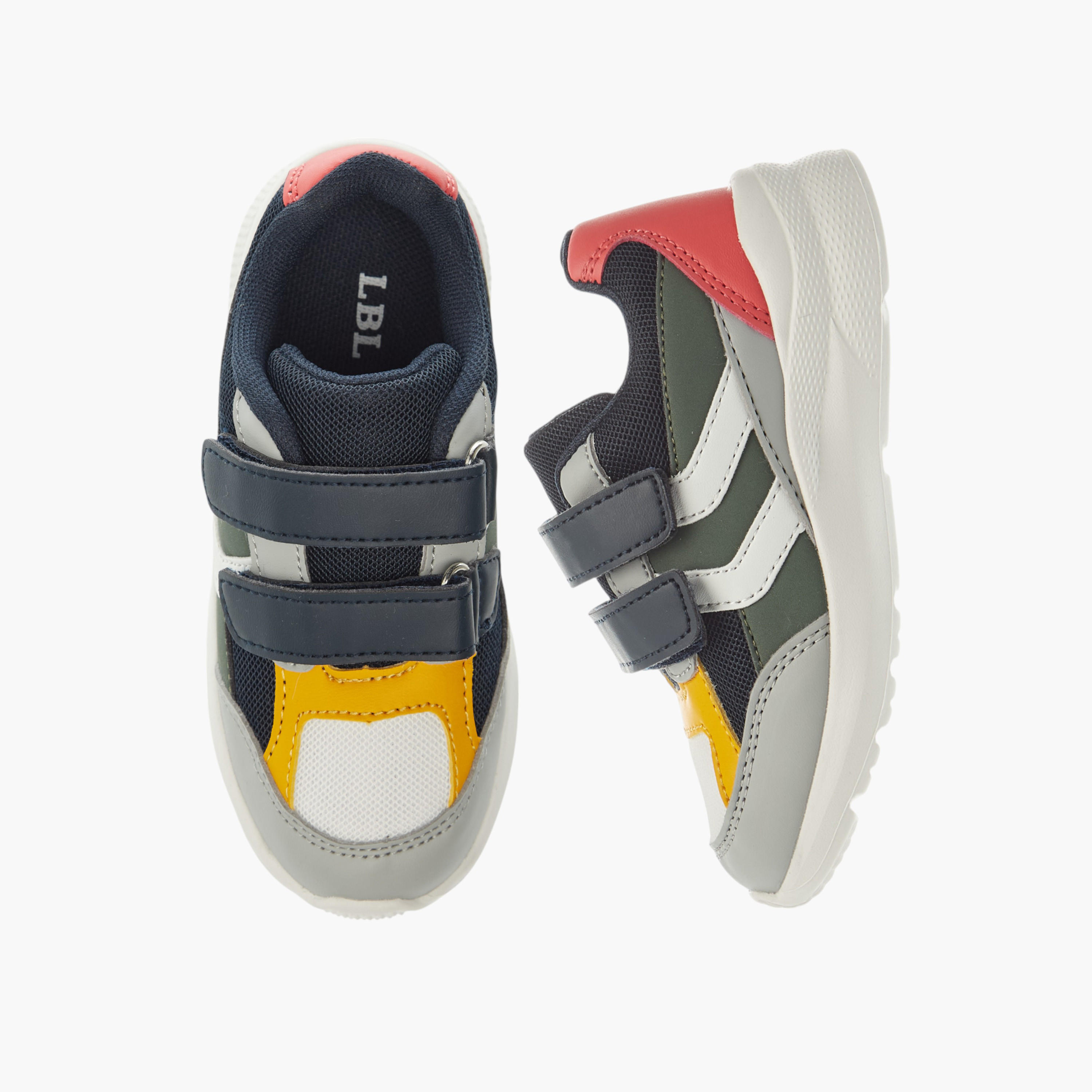 حذاء سنيكرز متعدد التصاميم بشريط إغلاق لاصق من إل بي إل من شو إكسبرس-boys-shoes-sneakers-image-1
