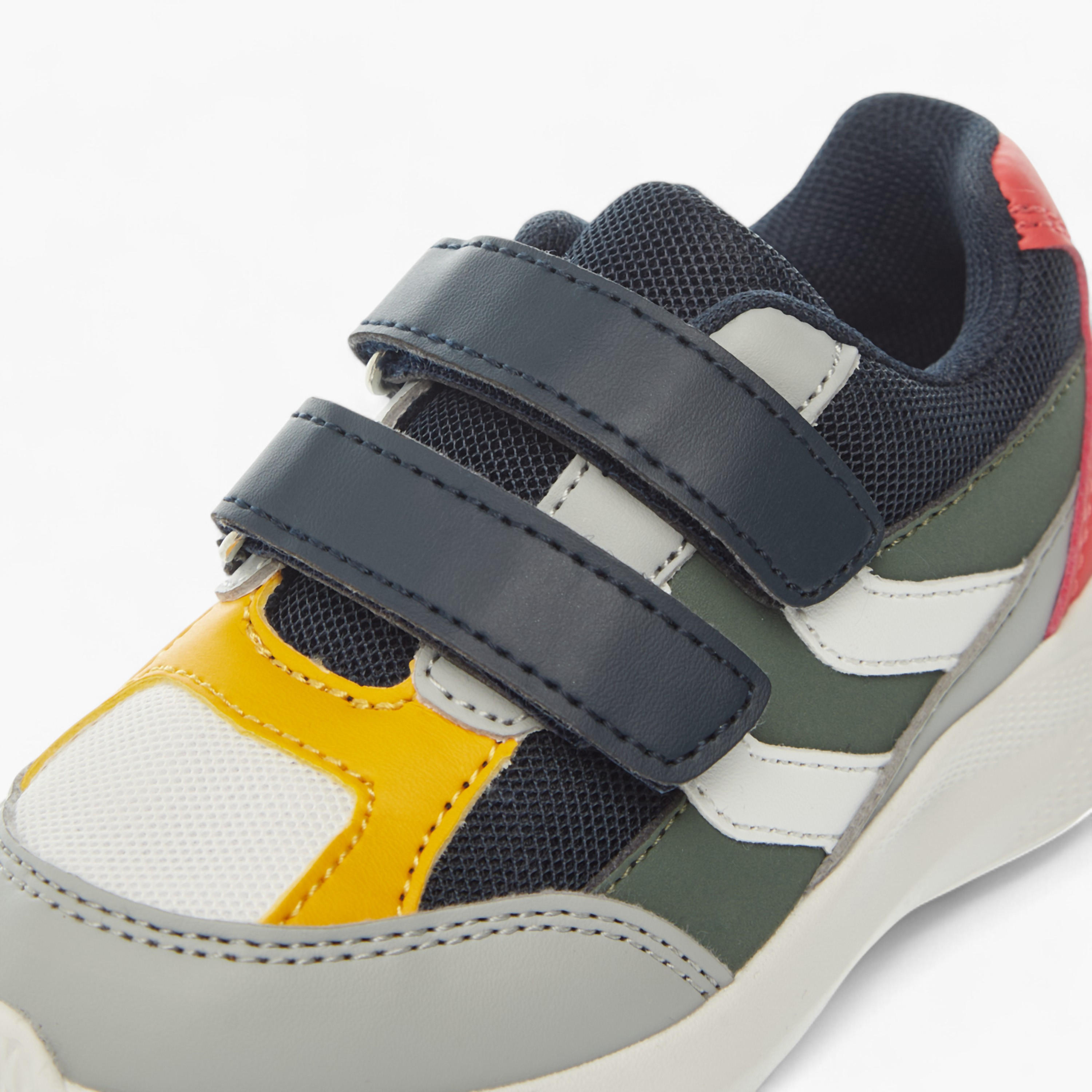 حذاء سنيكرز متعدد التصاميم بشريط إغلاق لاصق من إل بي إل من شو إكسبرس-boys-shoes-sneakers-image-4