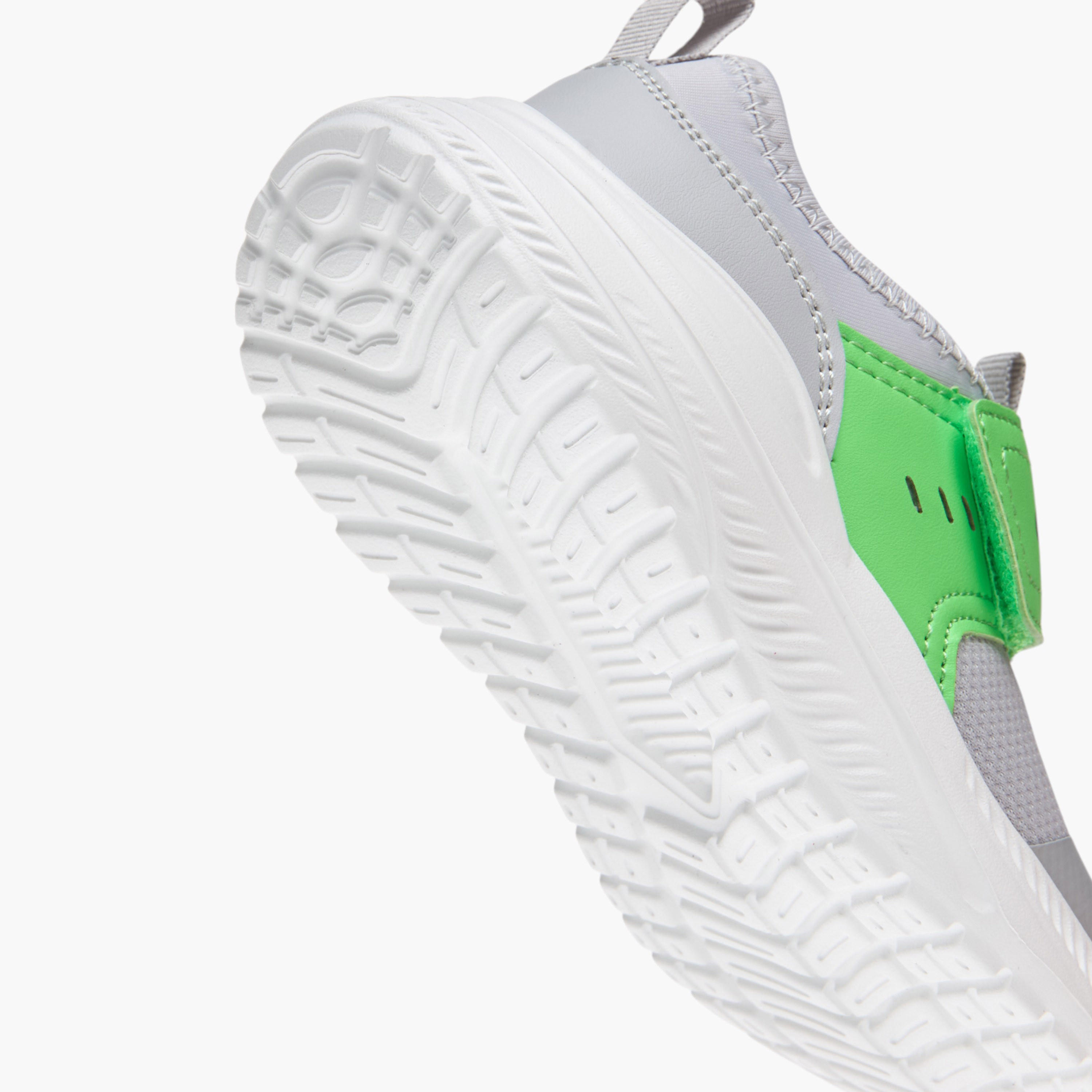 Oaklan by Shoexpress Pull Tab Detail Sports Shoes with Hook and Loop Closure-boys-shoes-sneakers-image-5