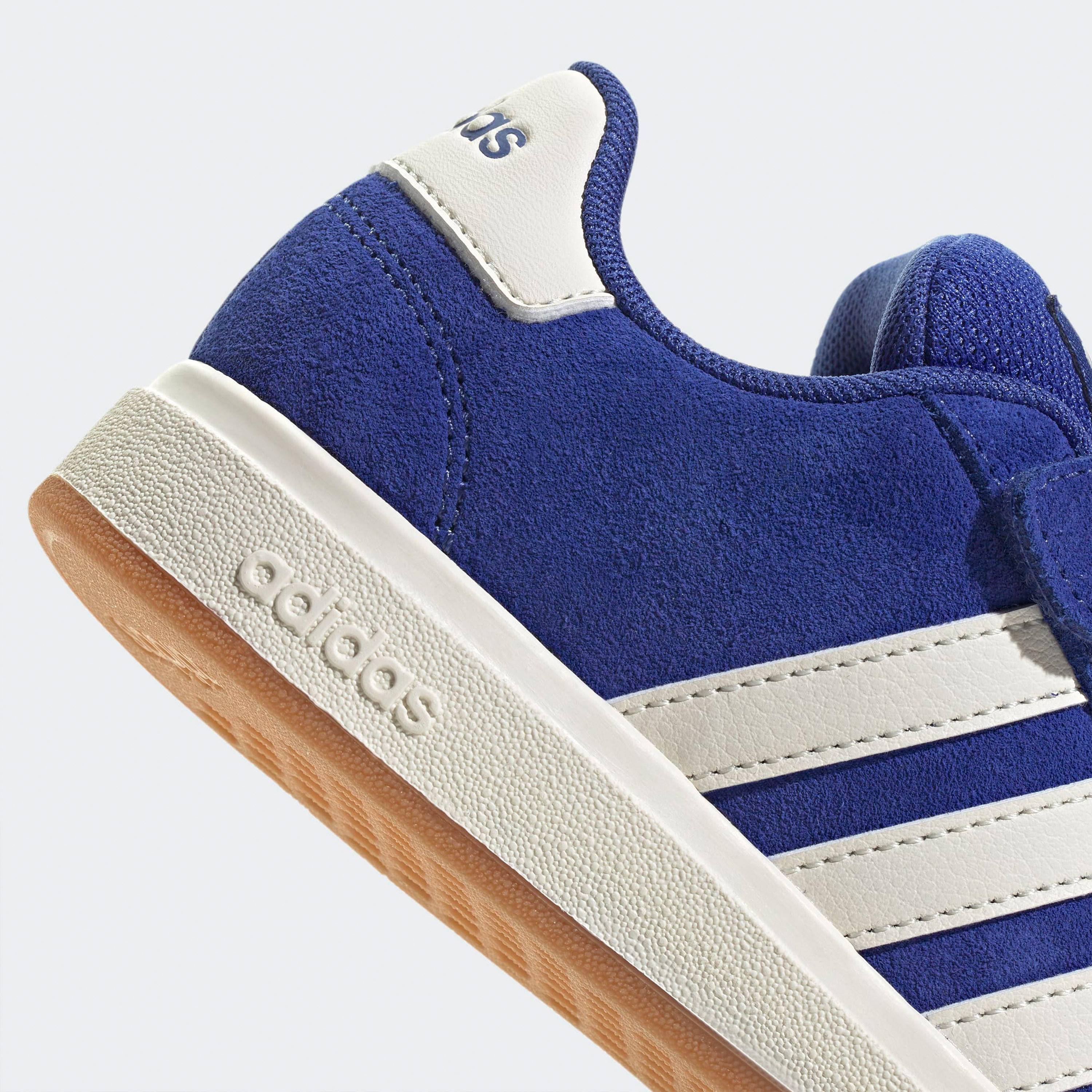 حذاء سنيكرز بشريط إغلاق لاصق جراند كورت 00s إي إل للأولاد من أديداس-sports-boys-shoes-image-7