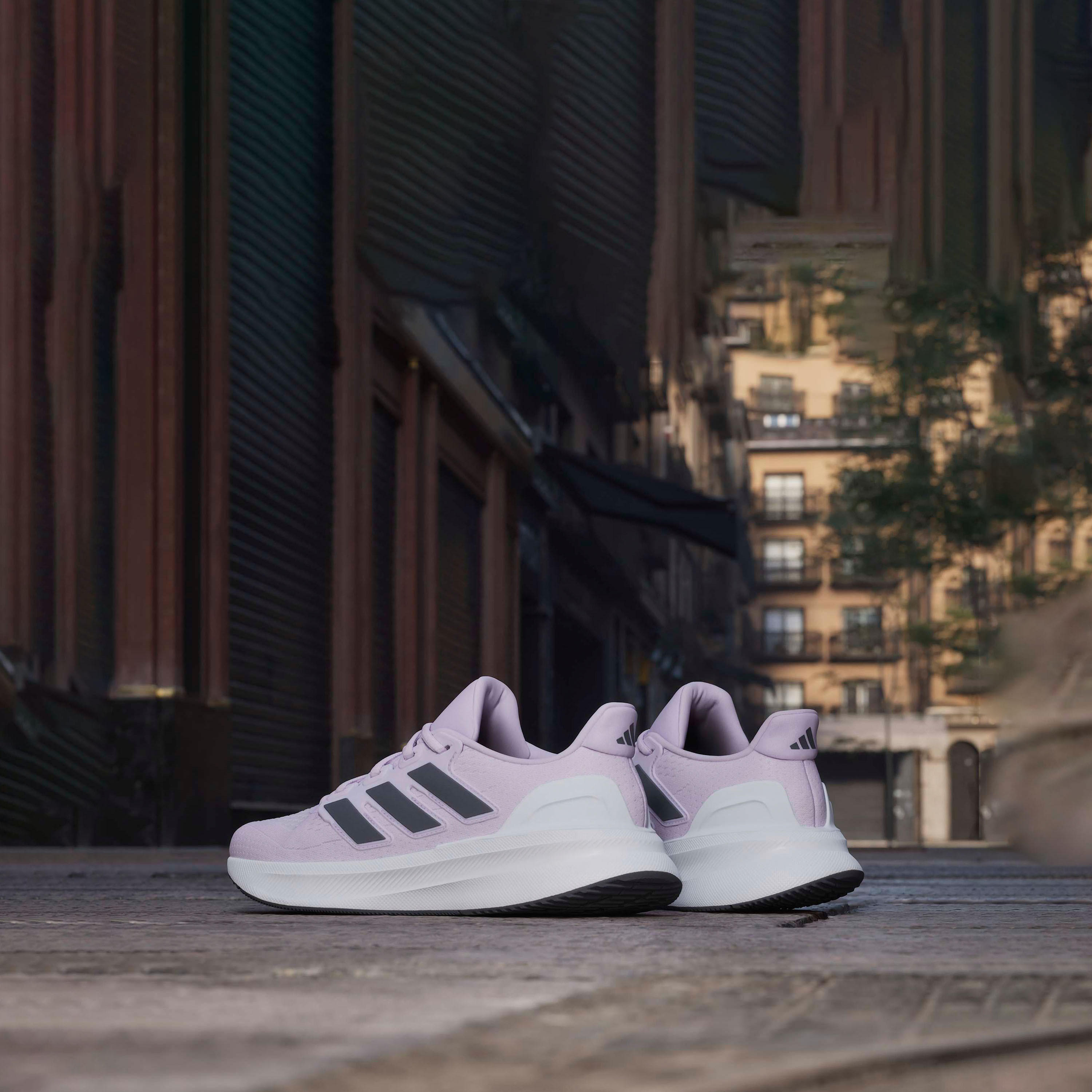 حذاء رياضي برباط إغلاق ألتراران 5 للنساء من أديداس-women-shoes-sneakers-image-9