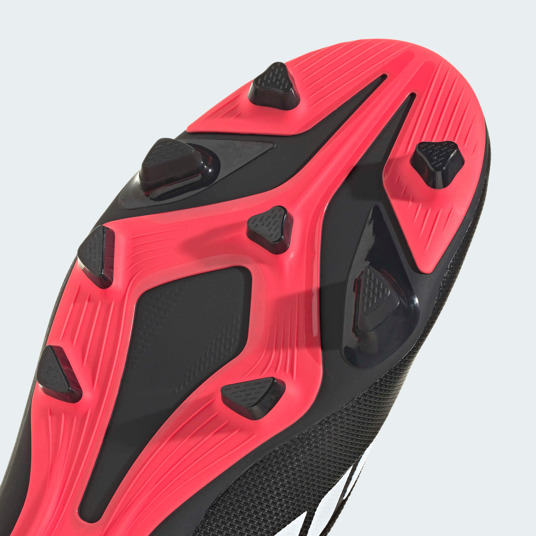 حذاء كرة قدم بريداتور كلوب لأرضيات صلبة ومتعددة برباط إغلاق للرجال من أديداس-sports-men-shoes-image-8