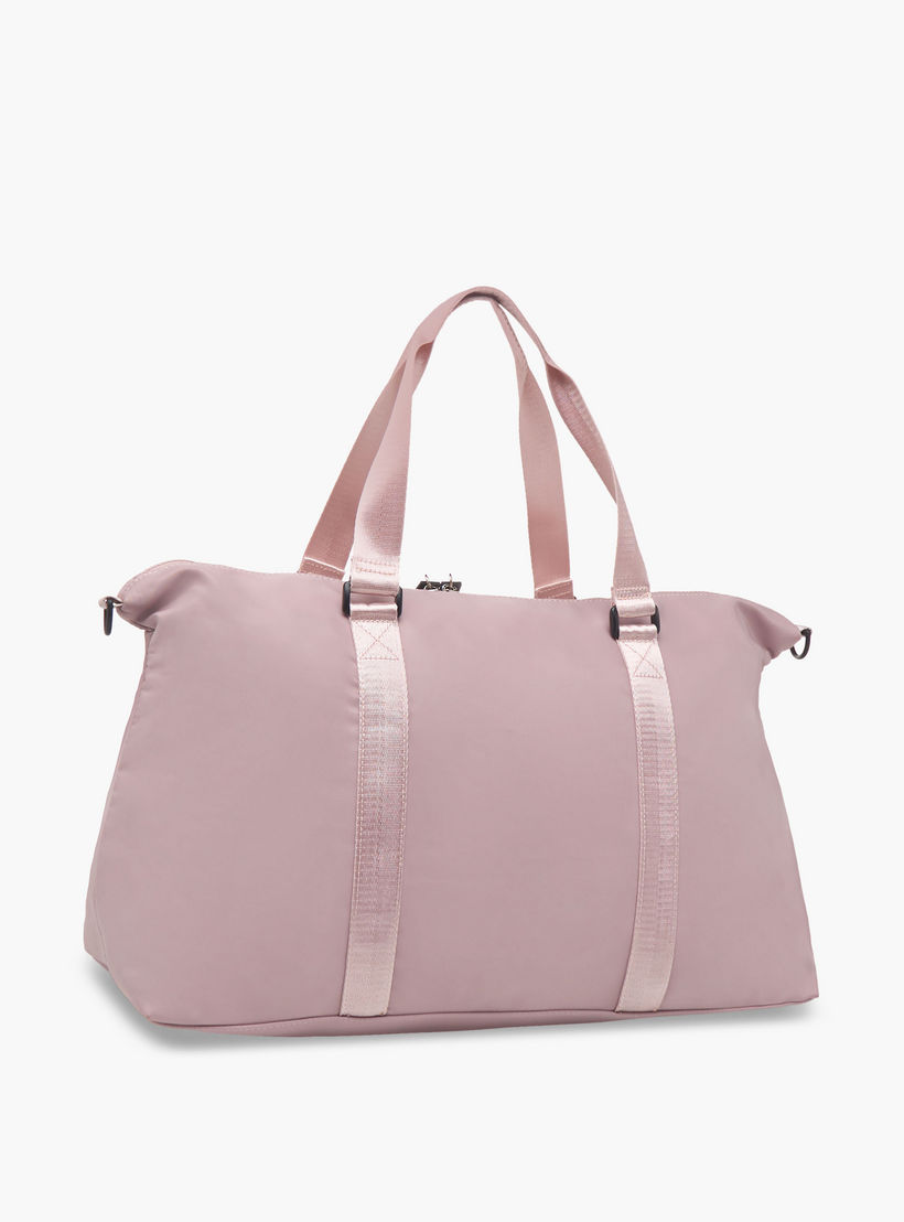 شنطة دافل بمقابض مزدوجة وسحاب إغلاق وطبعات شعار من أوكلان من شو إكسبريس-women-bagsandwallets-handbags-image-5