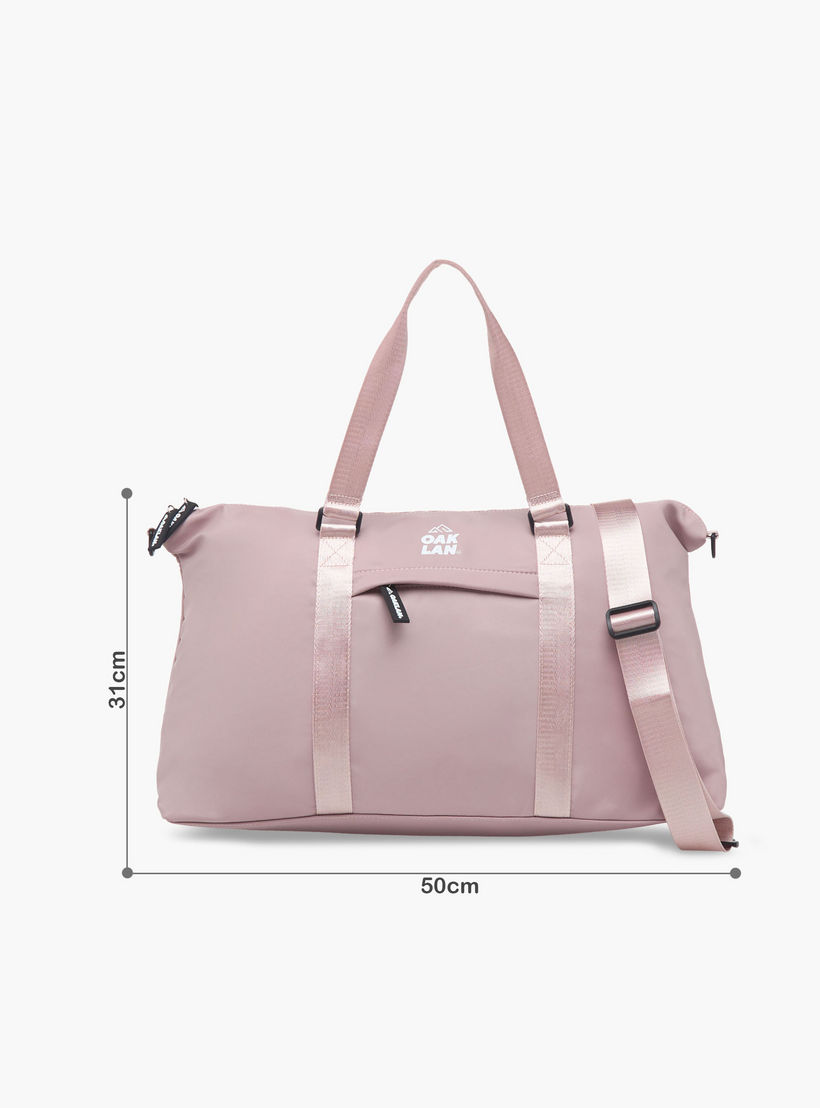 شنطة دافل بمقابض مزدوجة وسحاب إغلاق وطبعات شعار من أوكلان من شو إكسبريس-women-bagsandwallets-handbags-image-2