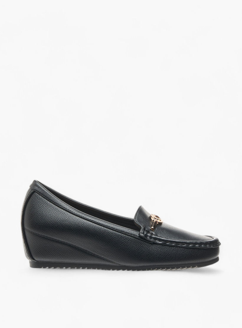 حذاء سهل الارتداء مريح بزينة معدنية وكعب ويدج من لو كونفورت-women-shoes-loafersandmoccasins-image-3