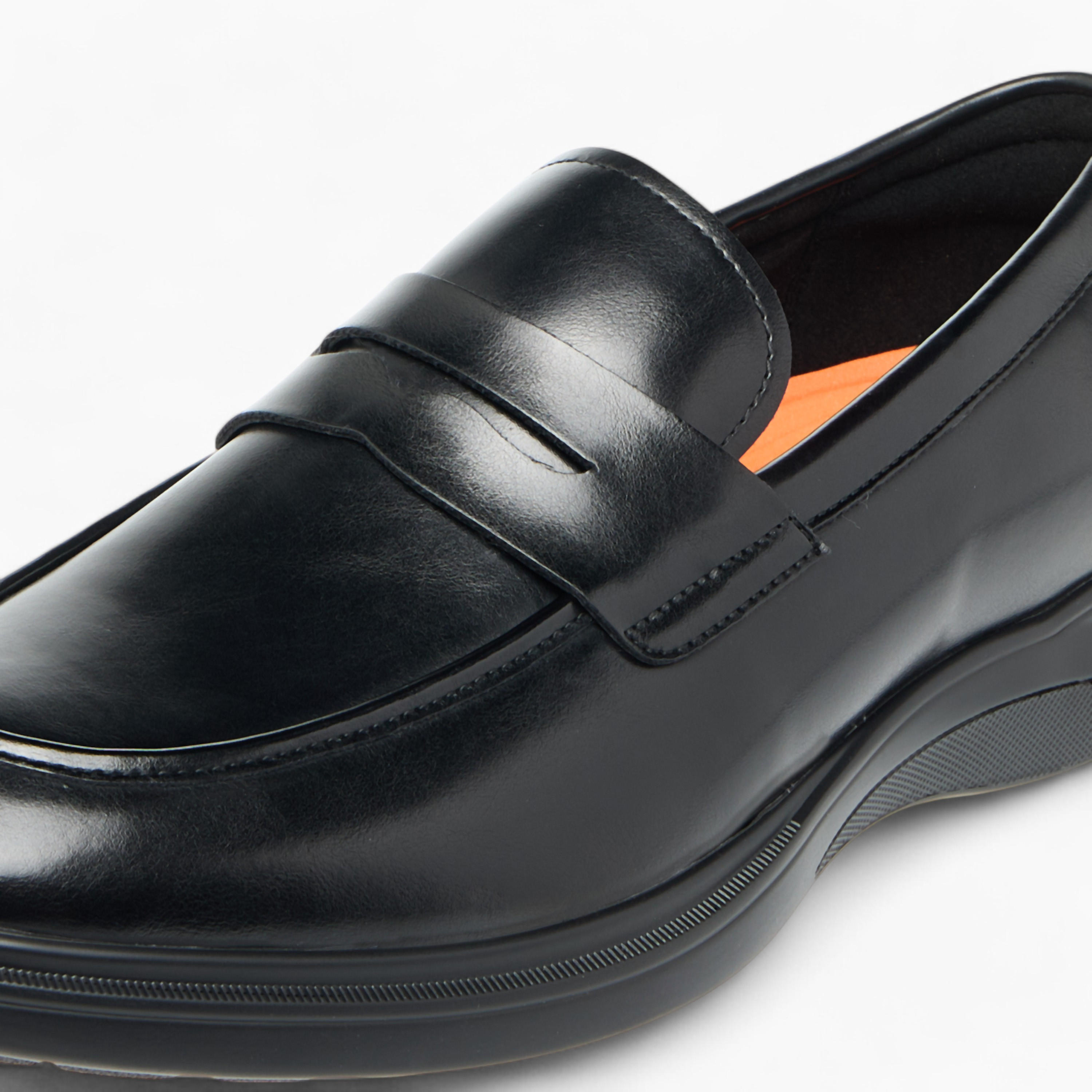 حذاء سهل الارتداء سادة مريح بتفاصيل مفرغة من لو كونفورت-men-shoes-formalshoes-image-4